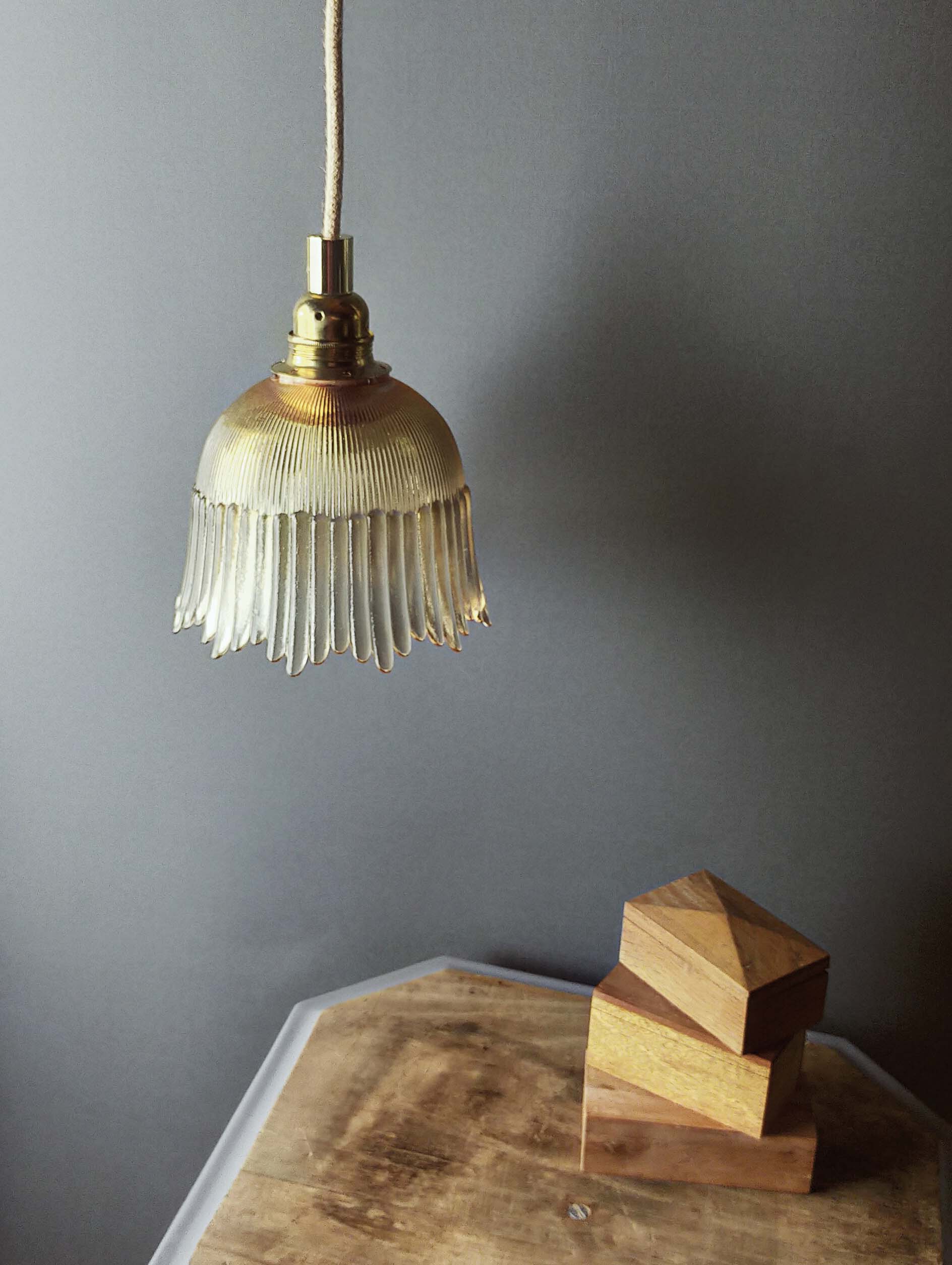 Gold glass suspension