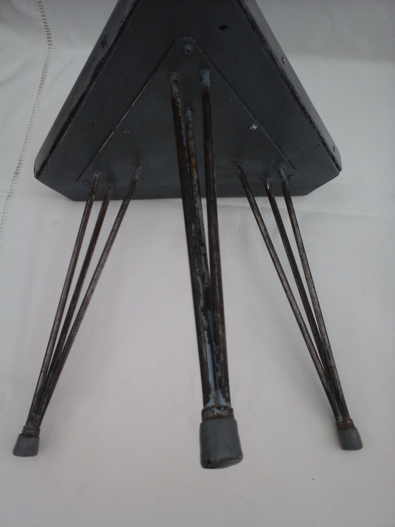 Triangular coffee table 50's