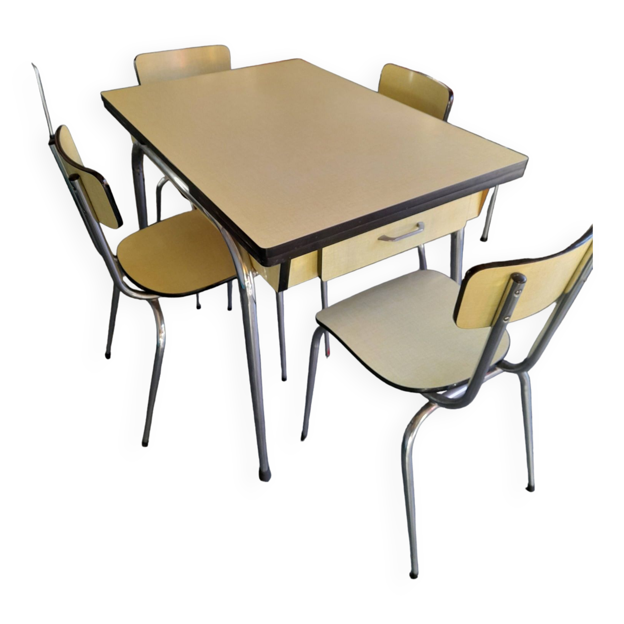 Table + “Formica” type chairs