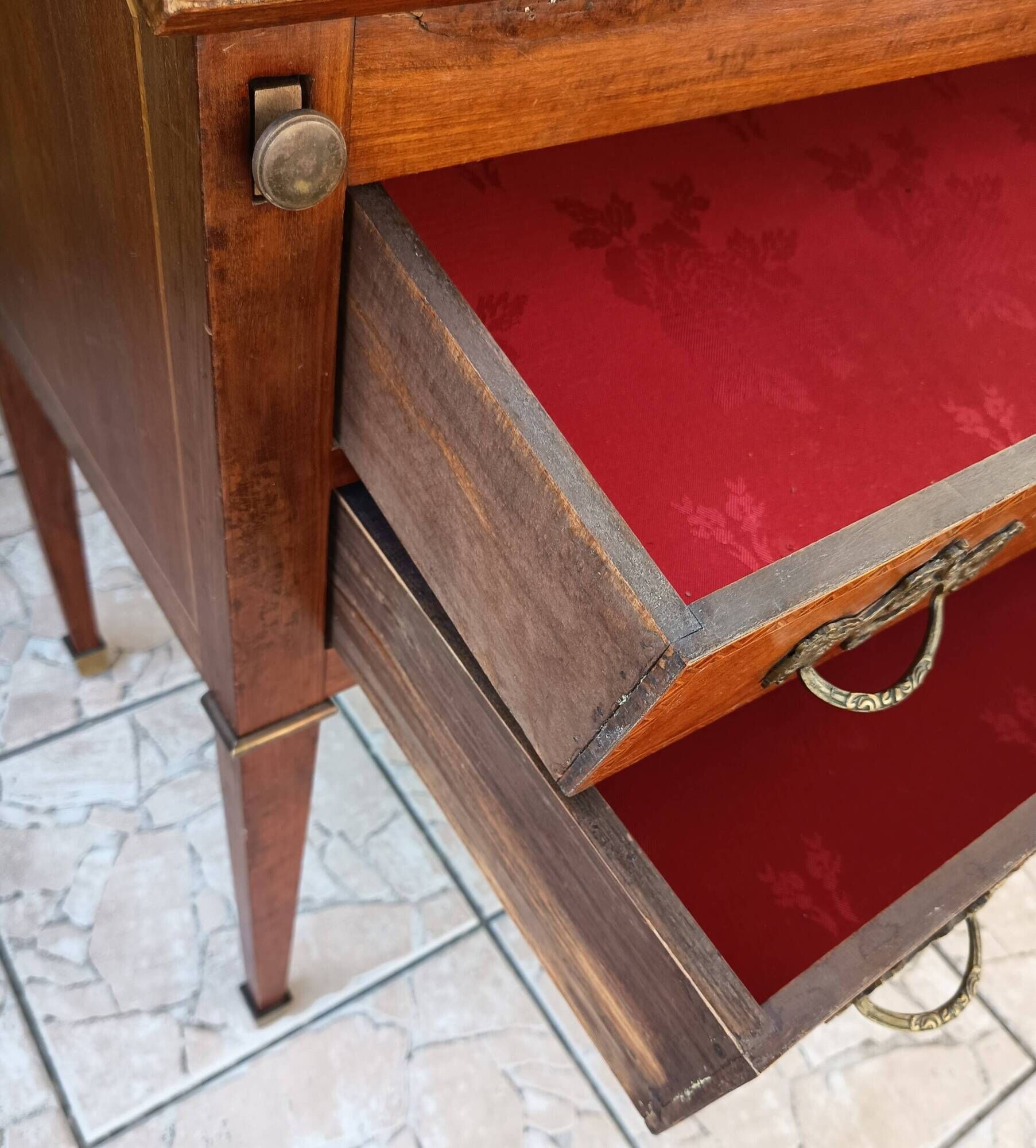 Scriban style English in mahogany.