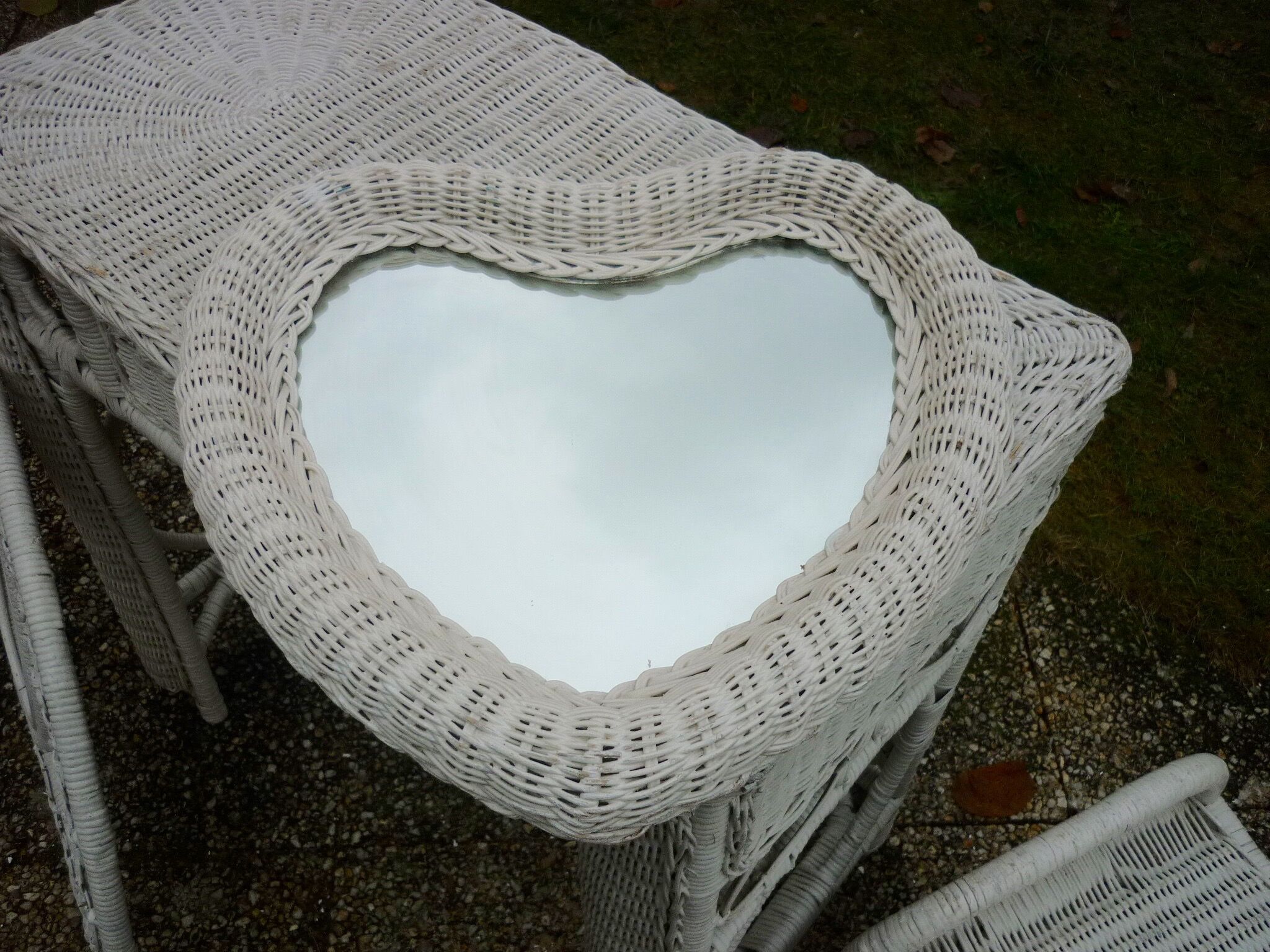 Vintage white rattan heart mirror 60-70, 47cm
