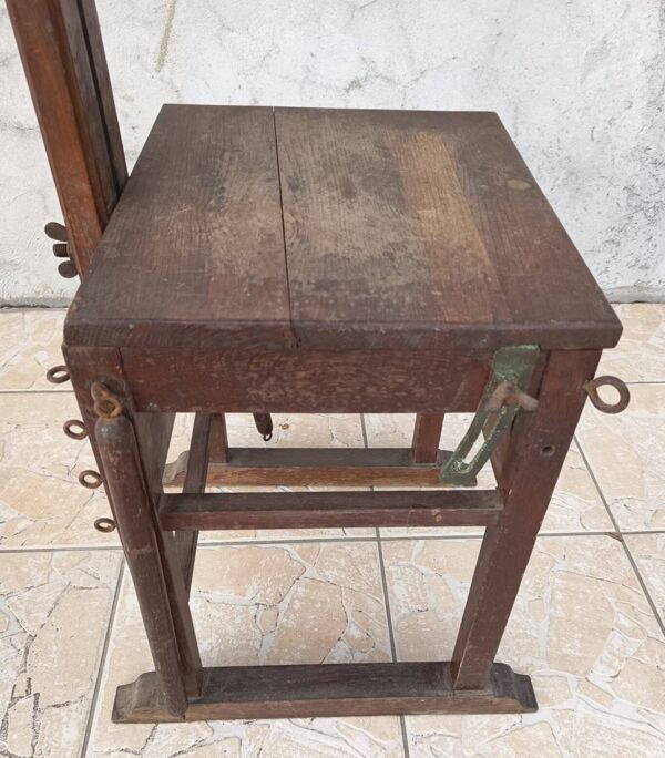 Rare ancienne chaise de kinésithérapie en chêne