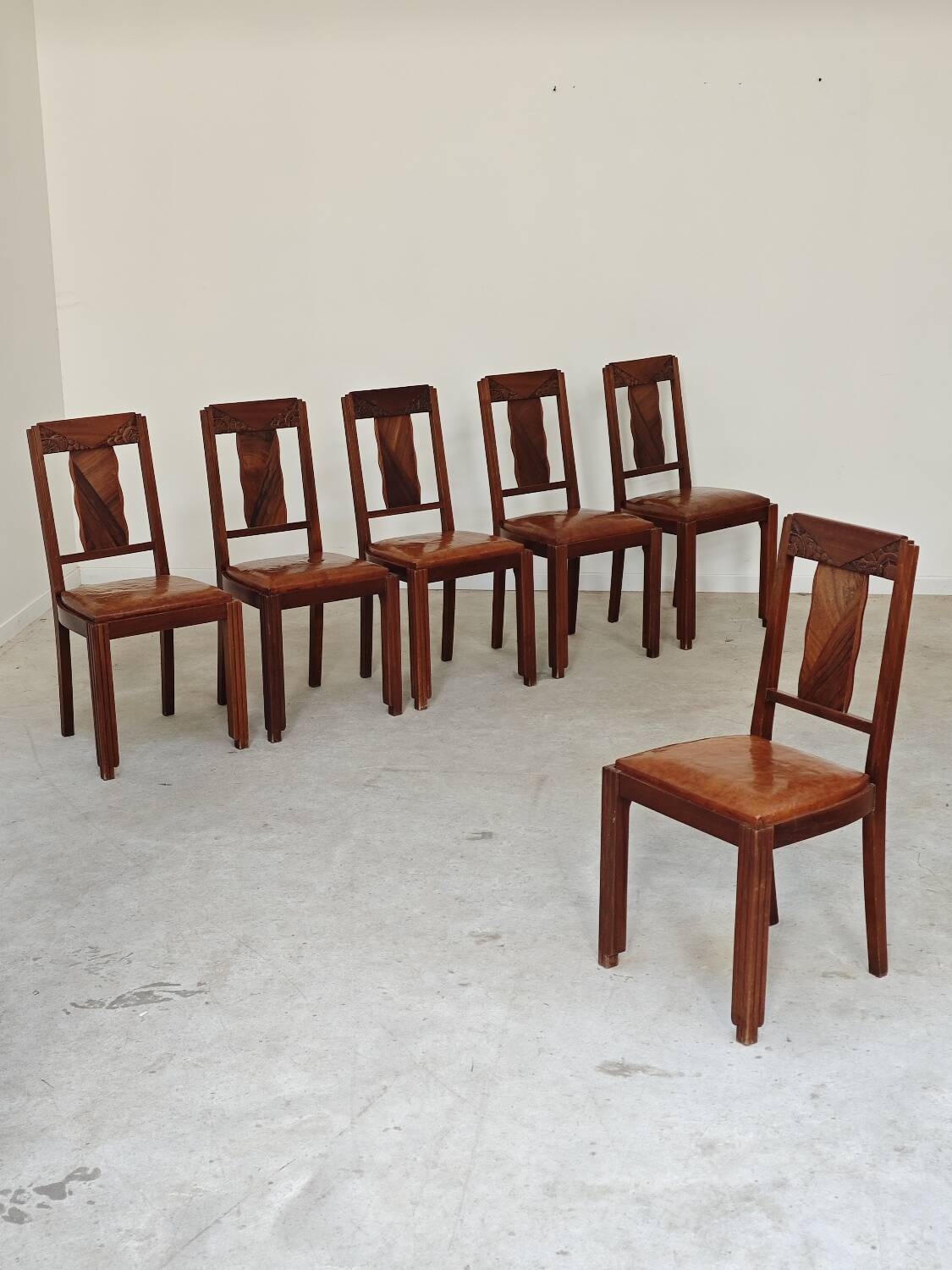 Set of 6 Art Deco chairs in Oak and Walnut with camel leather.