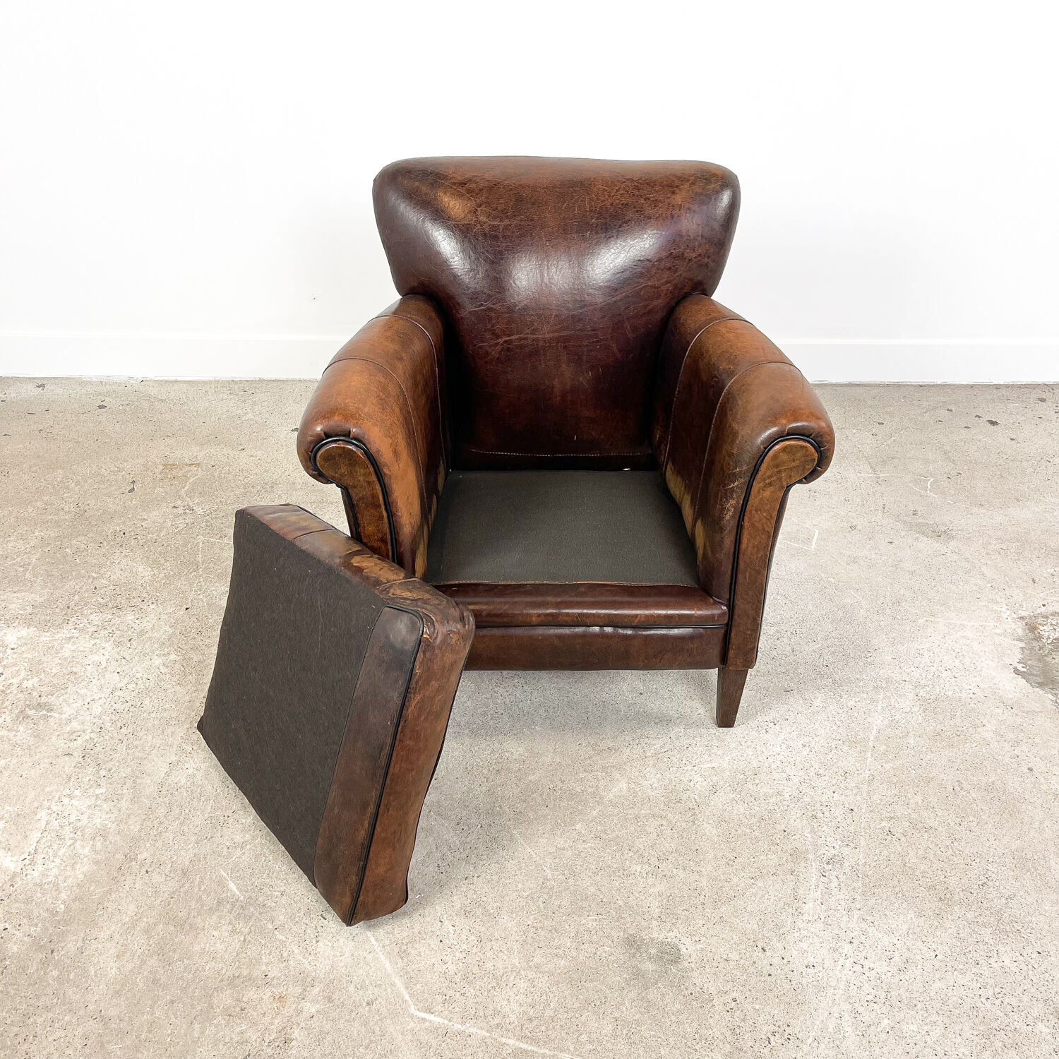 Fauteuil en cuir de mouton foncé fijnaart