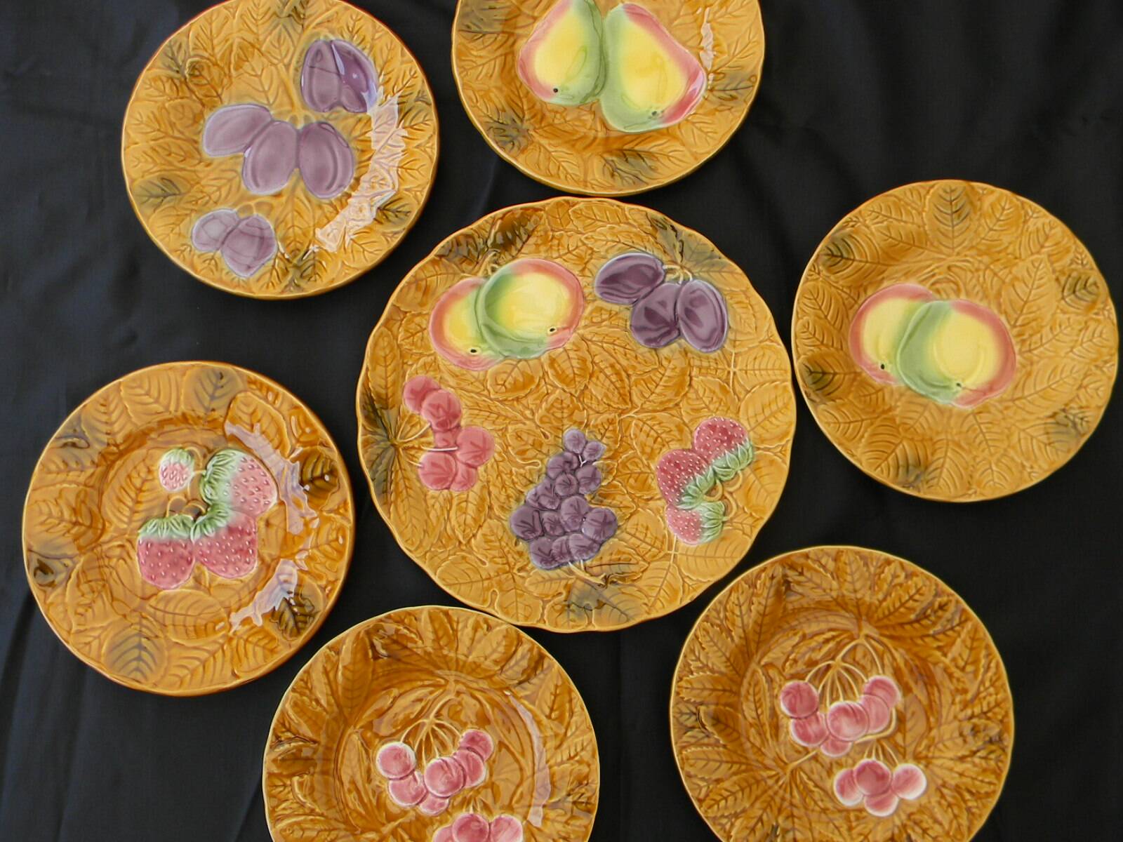 6 earthenware plates and 1 dish from salins les bains.