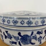 Large Chinese porcelain box
