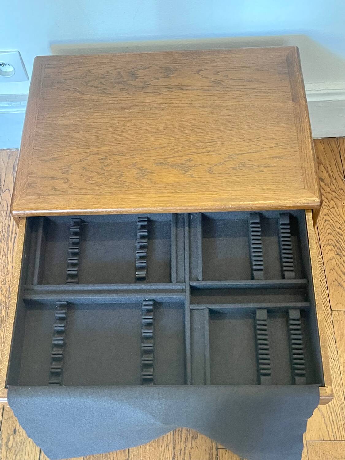 Oak silverware 132 place settings in excellent condition for Christofle Ercuis or others