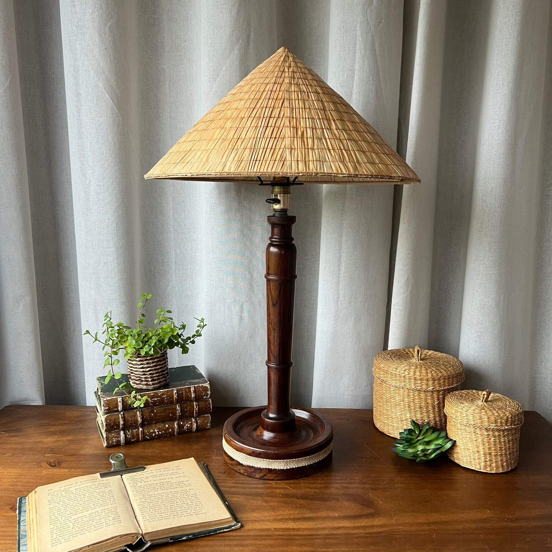 Large mahogany lamp with straw shade – "travel" spirit