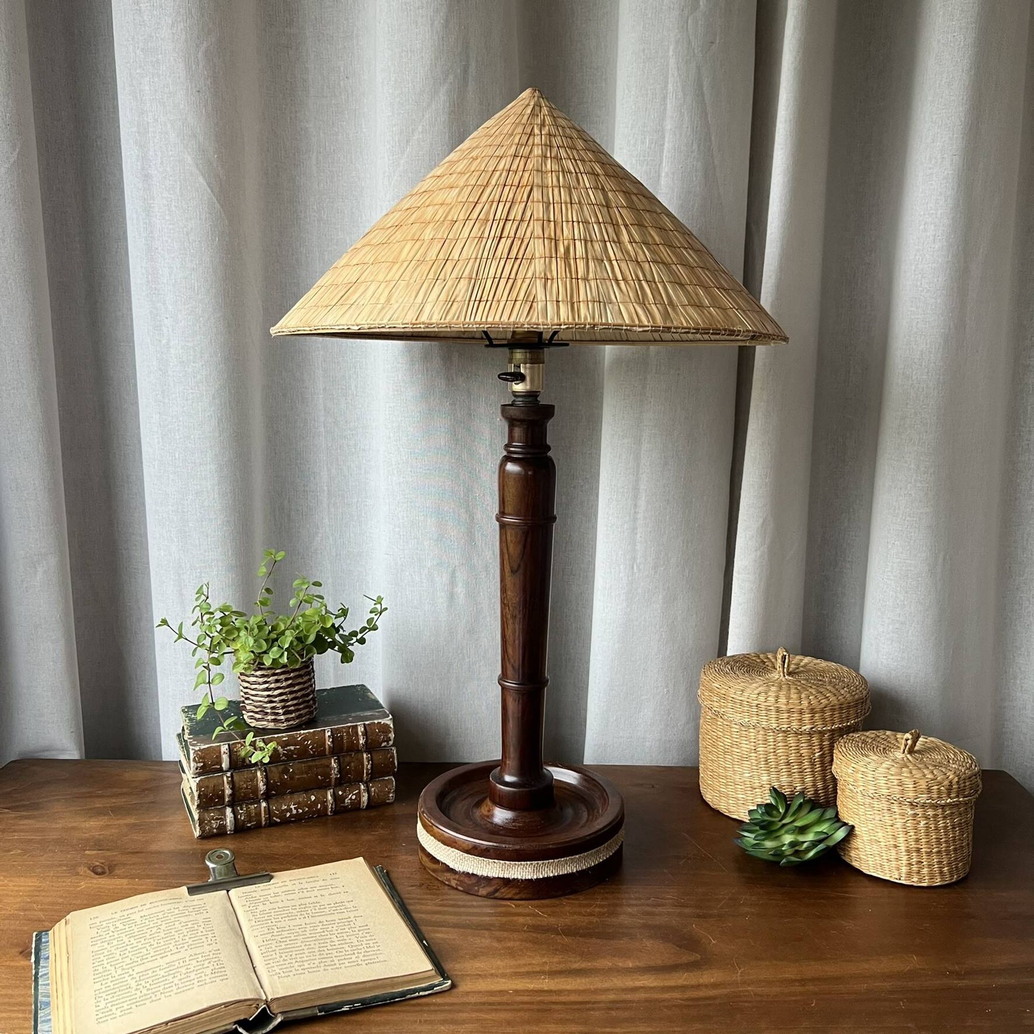 Large mahogany lamp with straw shade – "travel" spirit