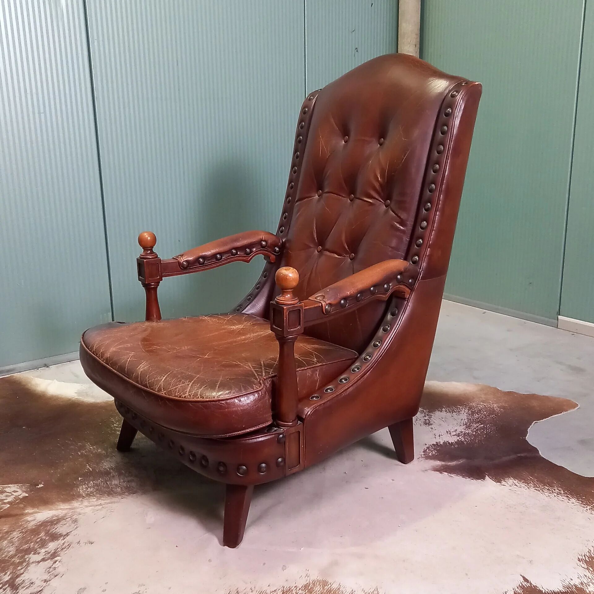 Particularly sturdy library armchair with studs - armchair