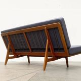 Mid-century minimalist teak canapé by Orla Mølgaard Nielsen for France & Søn / France & Daverkosen.