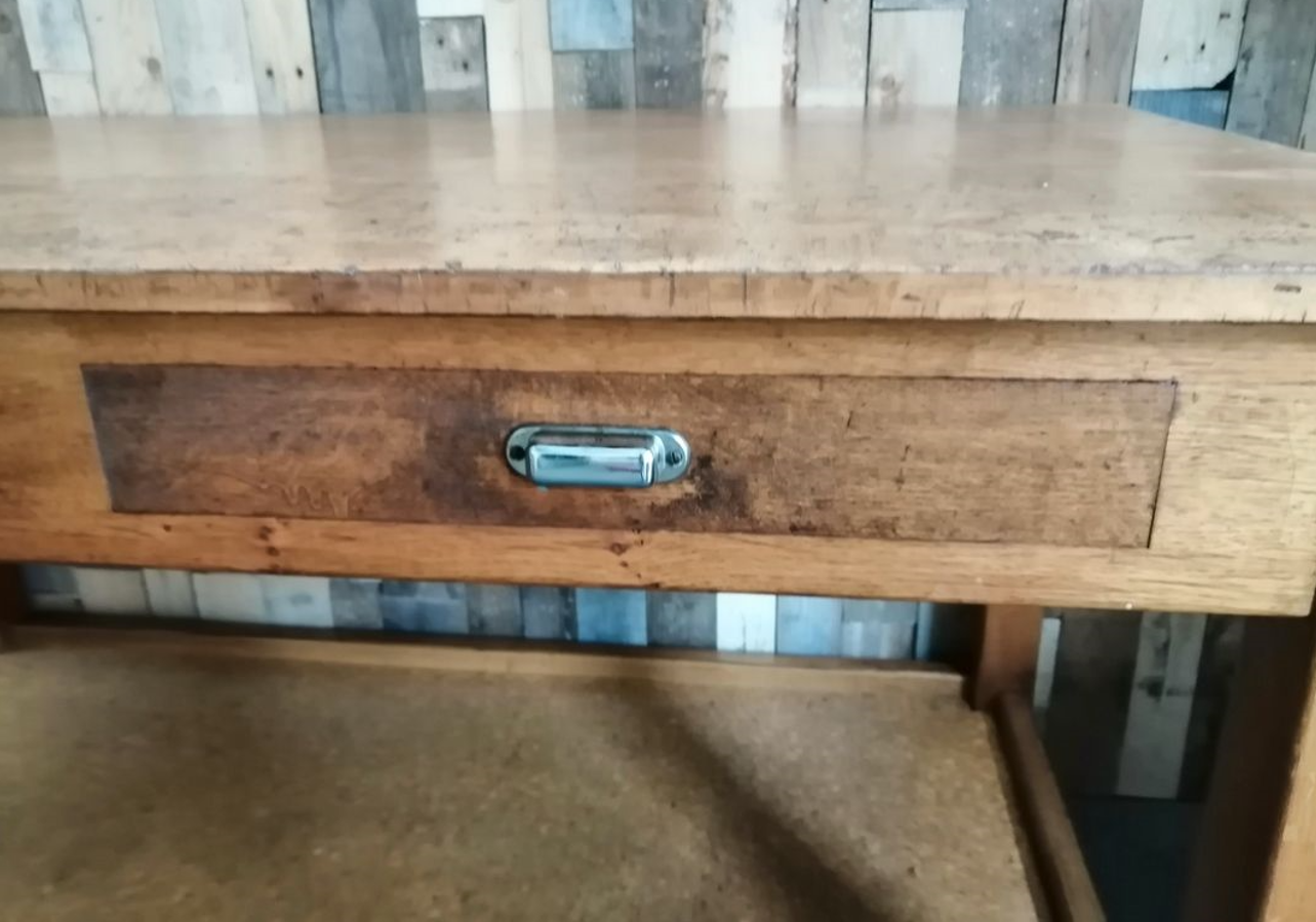 Meuble de métier sur roulettes