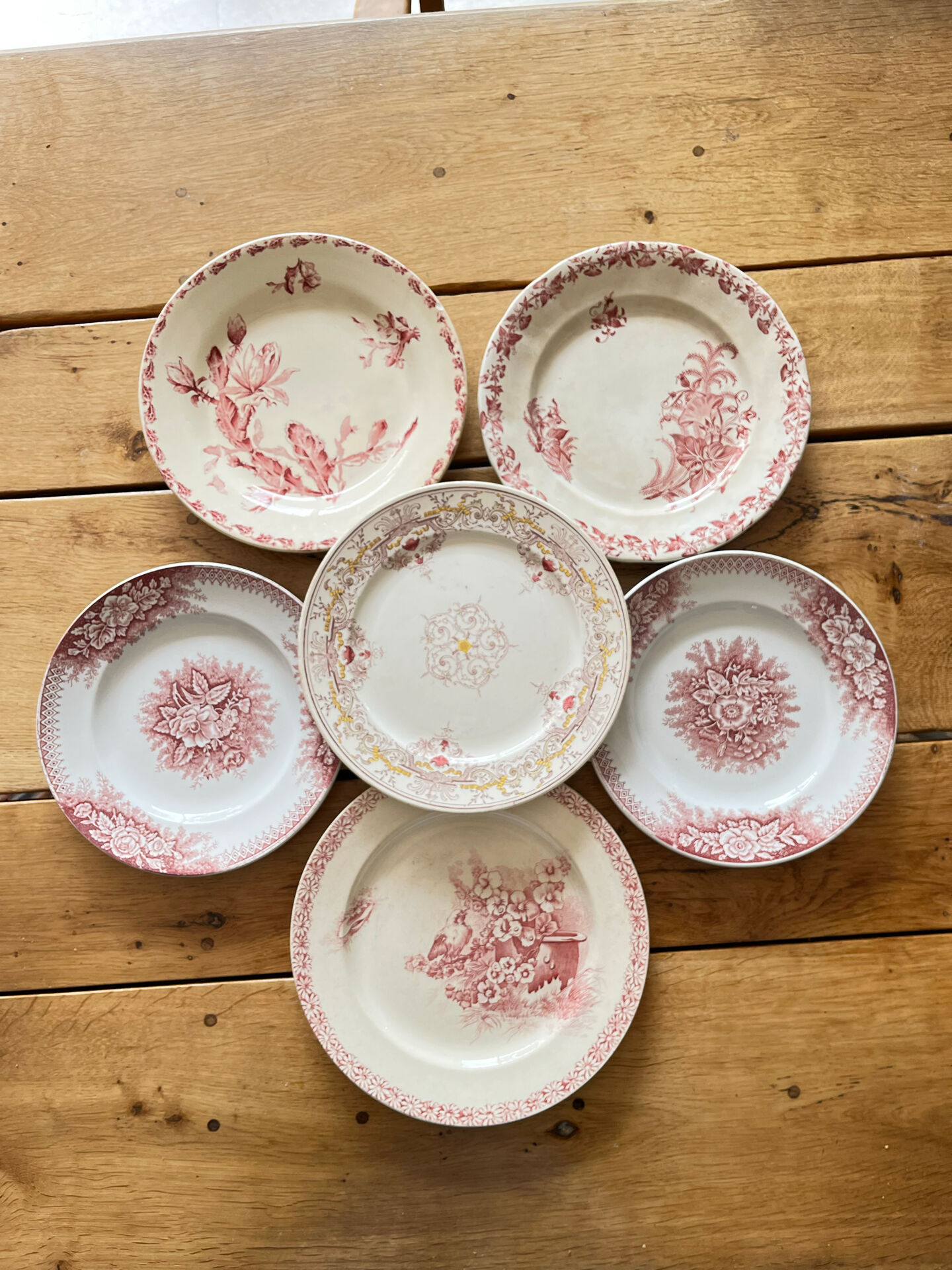 Assiettes dépareillées 