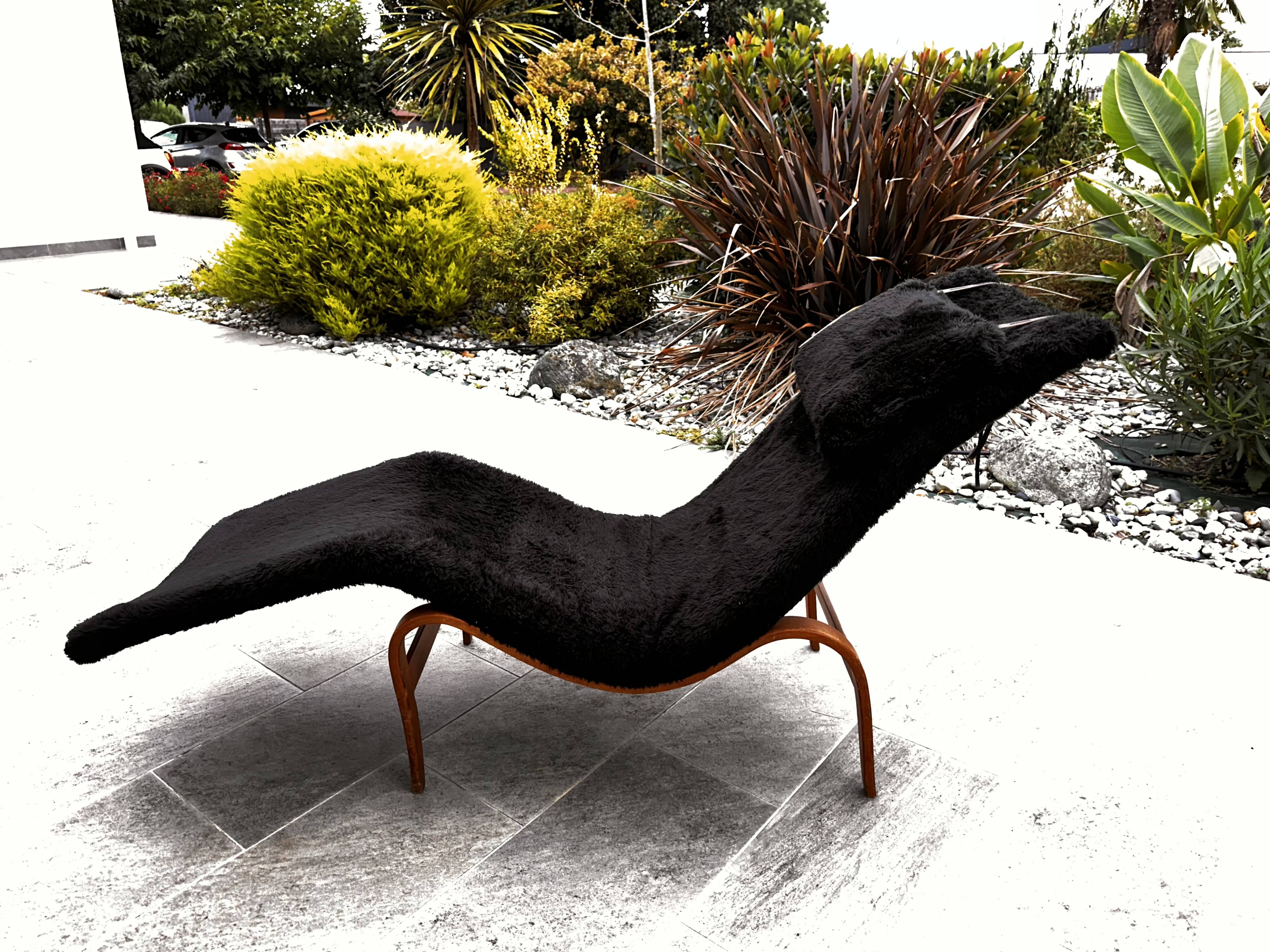 Model 36 lounge chair called "Pernilla" by Bruno Mathsson