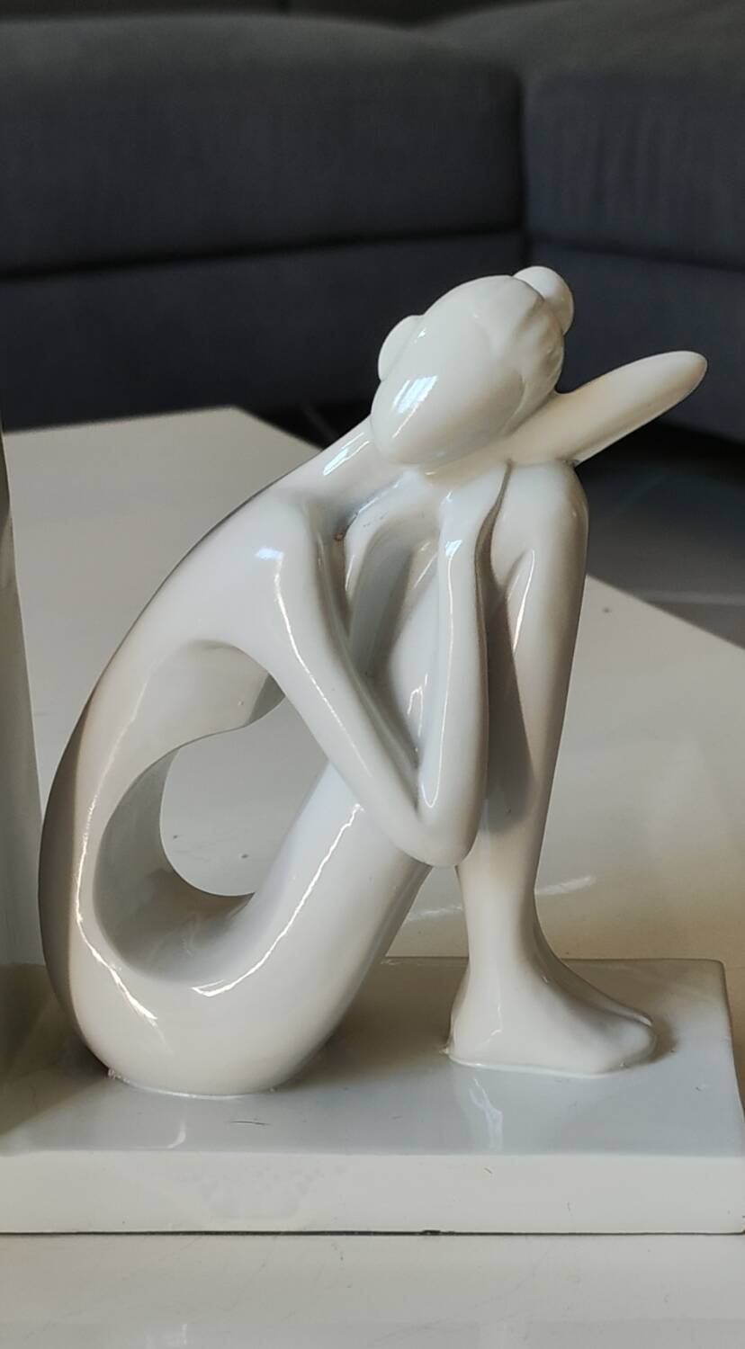 Paire de serre-livres figurines féminines