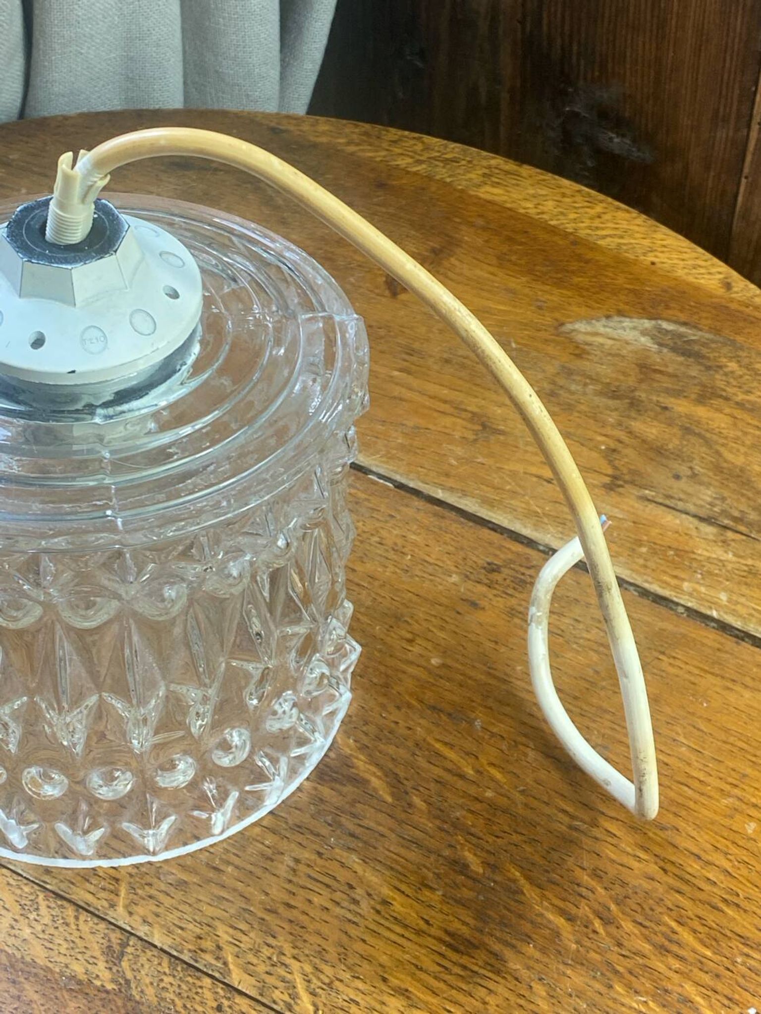 Suspension, baladeuse en verre moulé