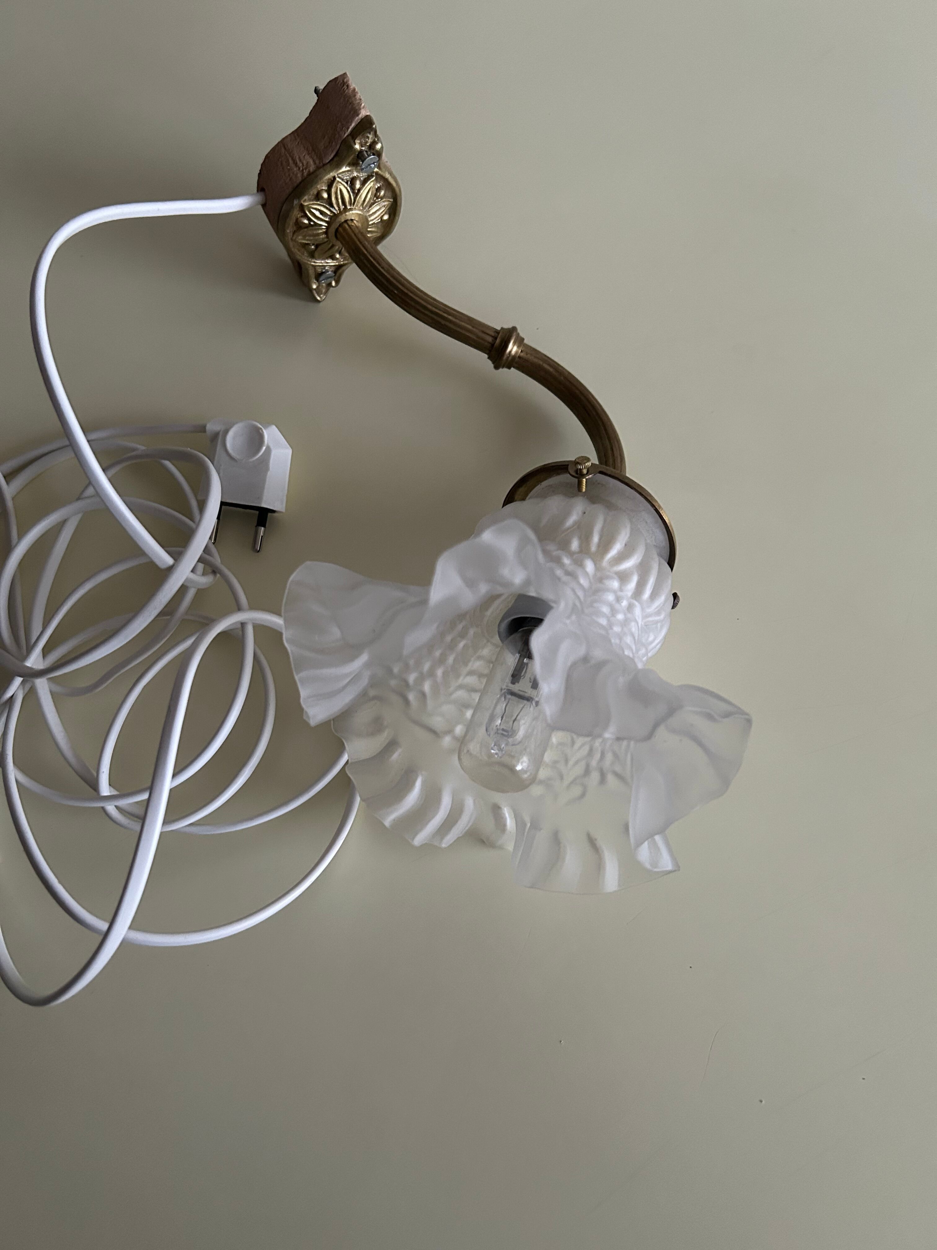 Antique gilded bronze wall lamp with frosted glass tulip