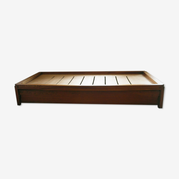 Daybed reads L03 by Pierre Chapo with drawers