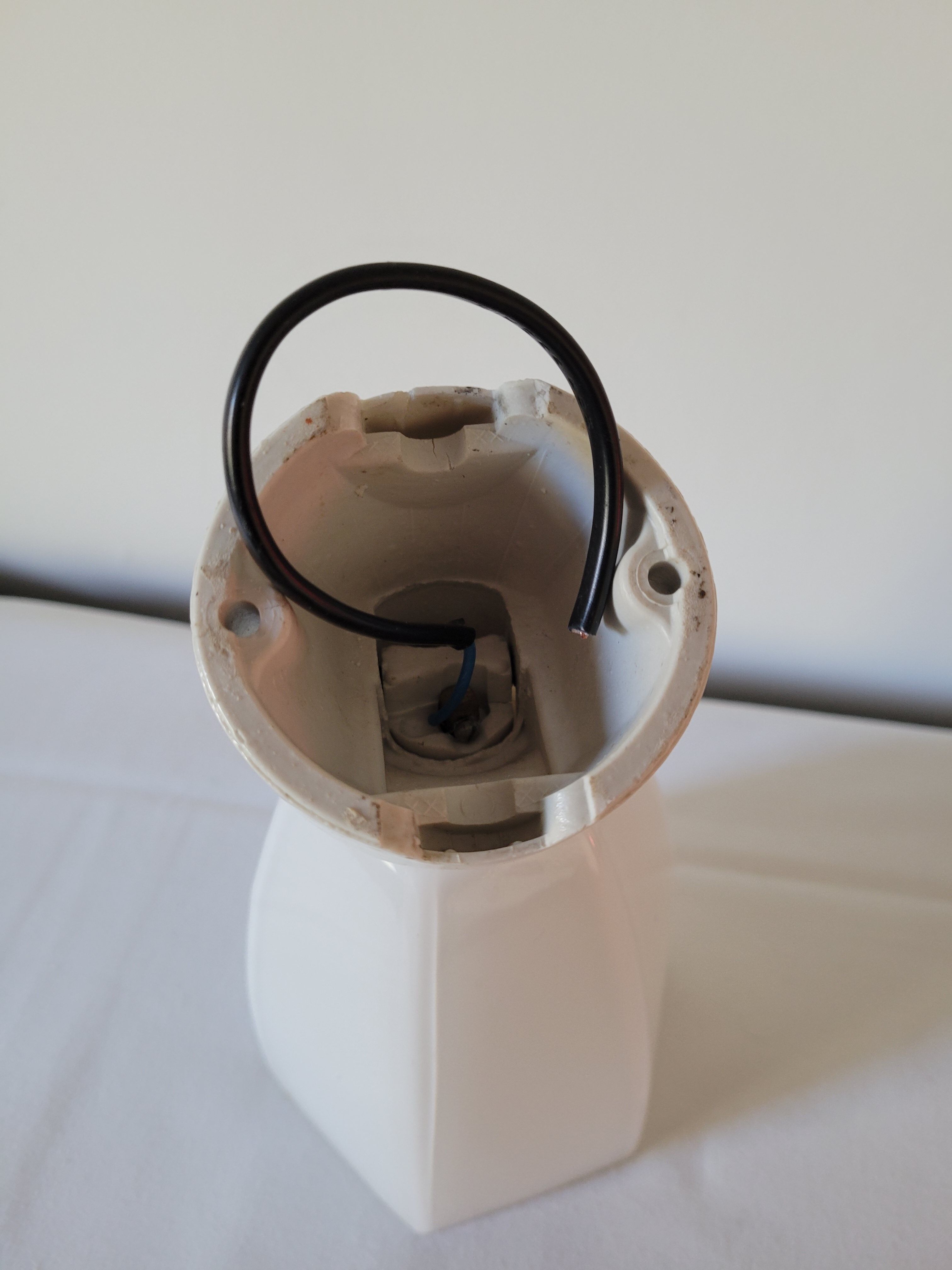 Art Deco wall lamp in porcelain and opaline