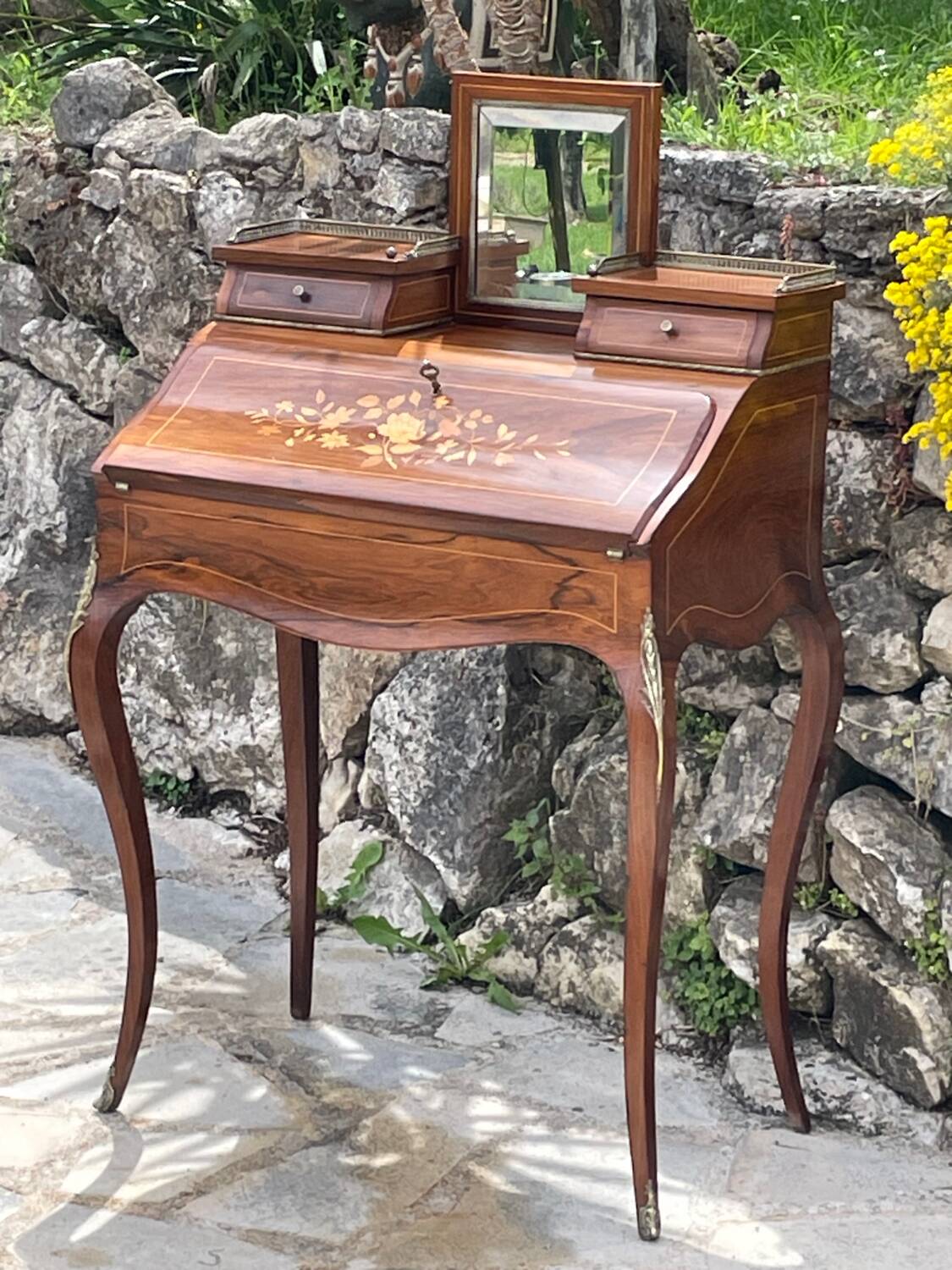 Petit bureau de Dame de style Louis XV époque XIXeme siècle