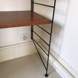 Self-supporting modular wall shelf