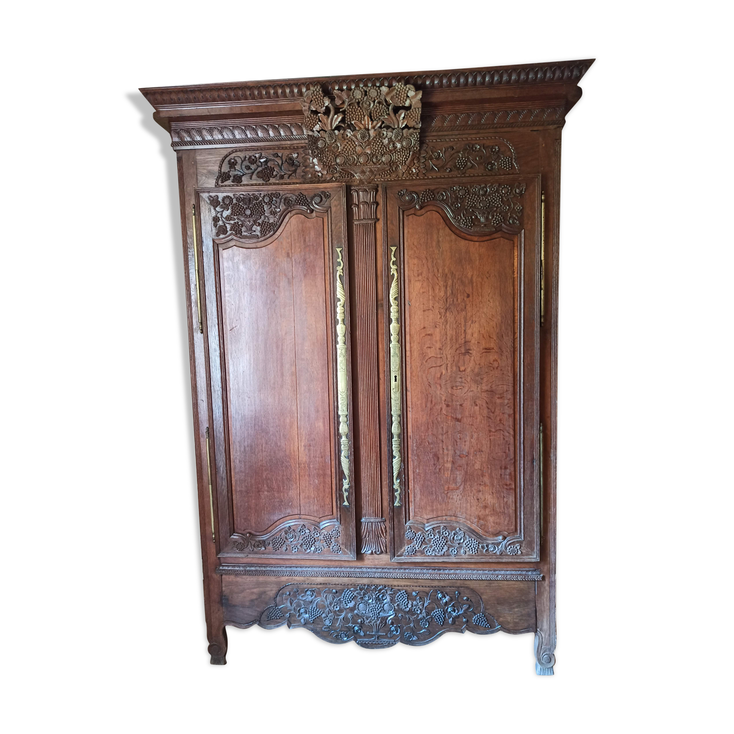 Norman wardrobe in oak Solid basket bouquet of flowers
