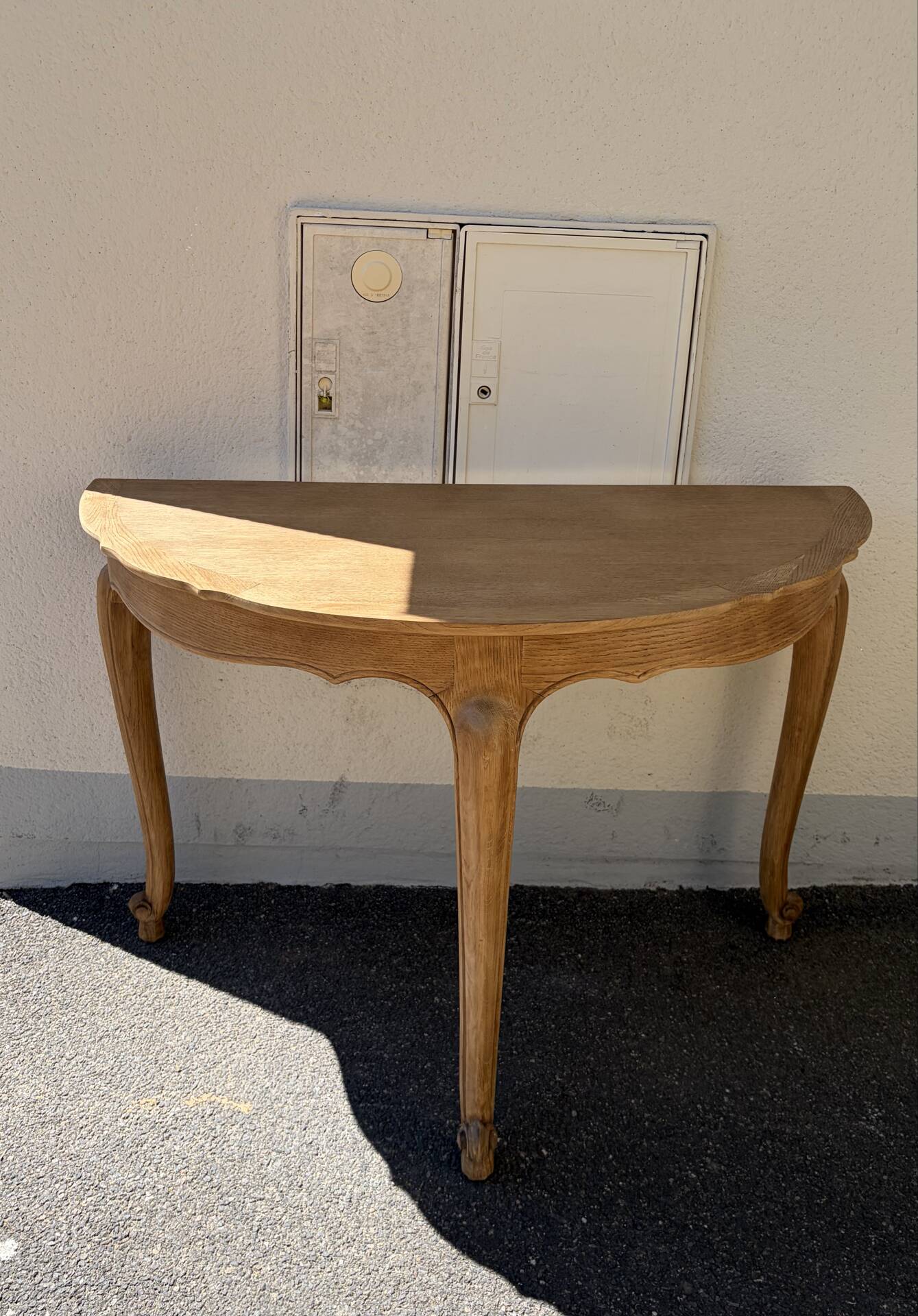 Golden oak console