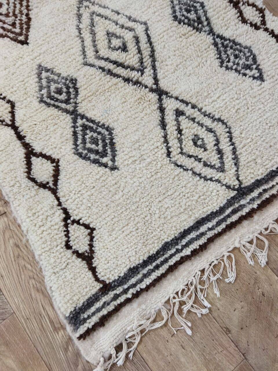 Handcrafted moroccan berber rug 172 x 87 cm