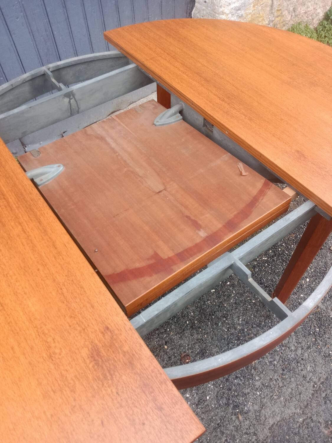 Extendable Scandinavian table
