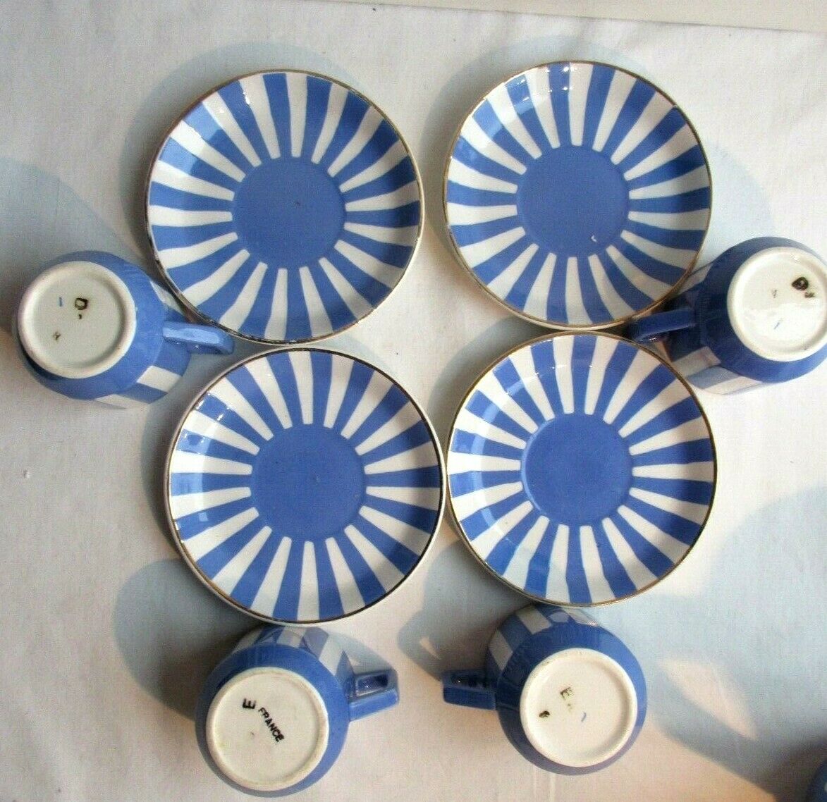 4 coffee cups - 4 saucers signed Sarreguemines model FOX TROTT