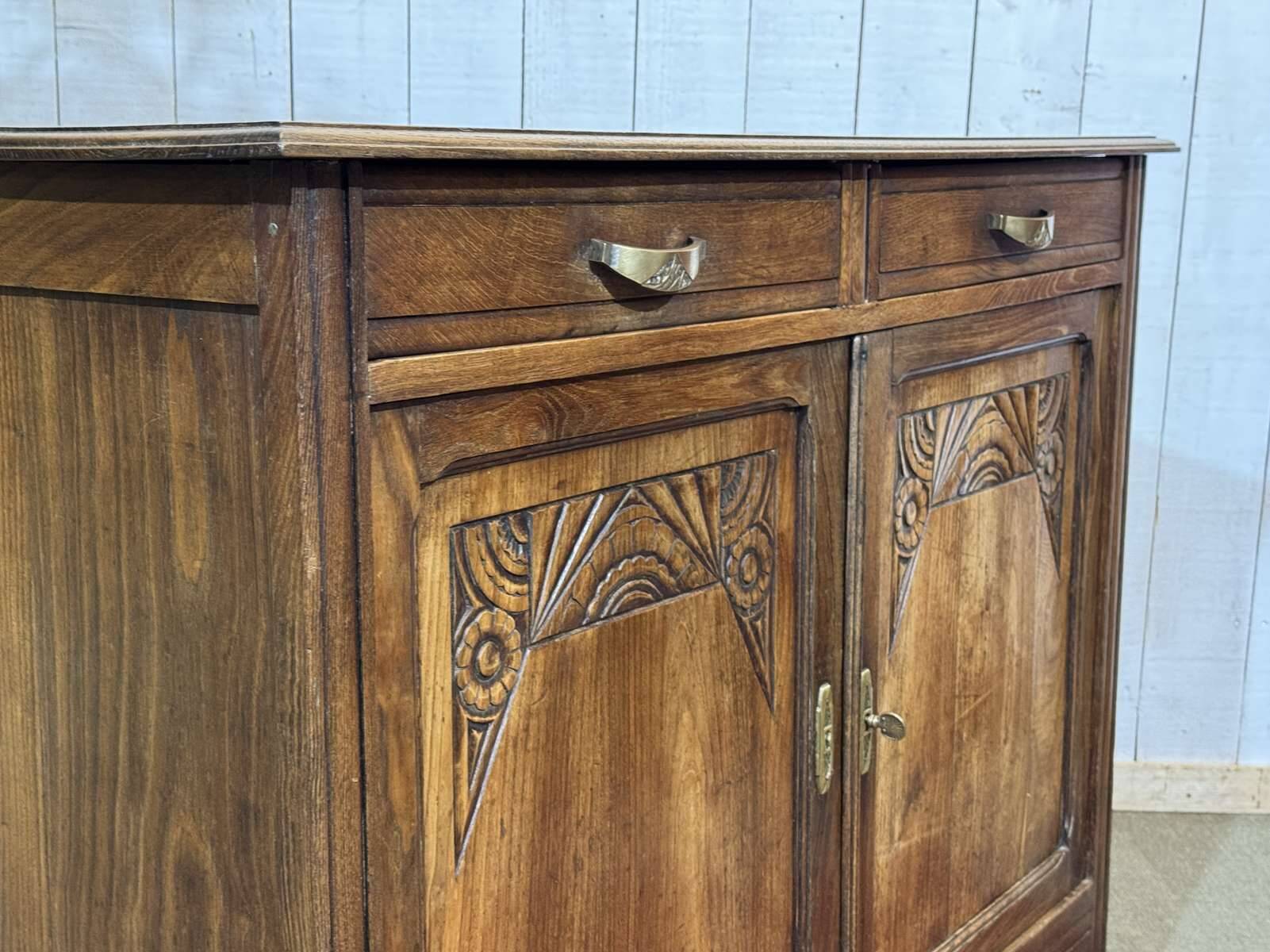 Rustic Art Deco buffet from the 1930s in chestnut wood.