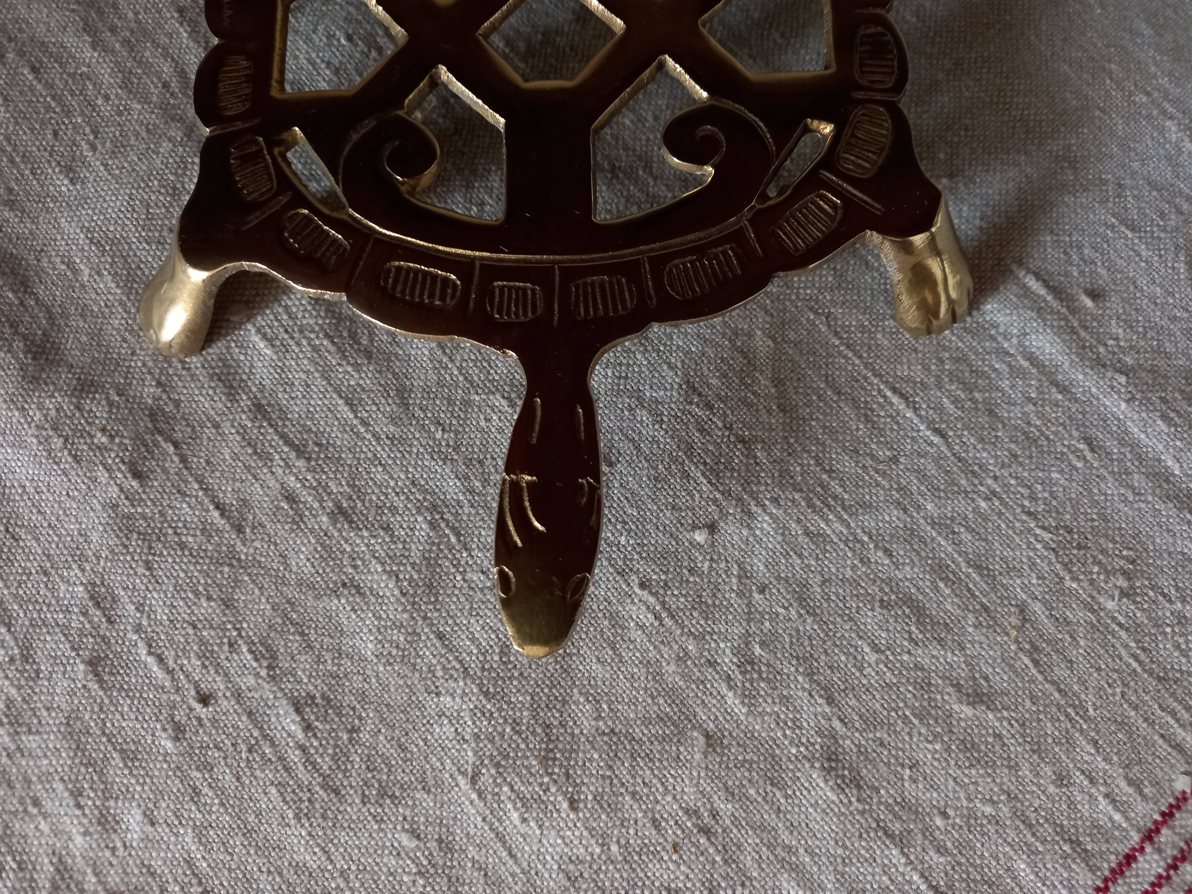 Brass turtle flat bottom