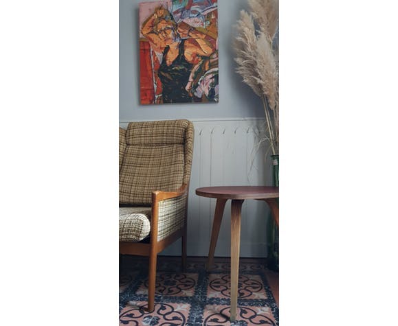 60 tripod side table