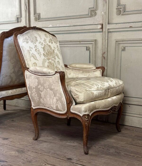 Paire de grandes bergères Louis XV estampillée Nicolas Quinibert Foliot, Paris XVIIIème siècle