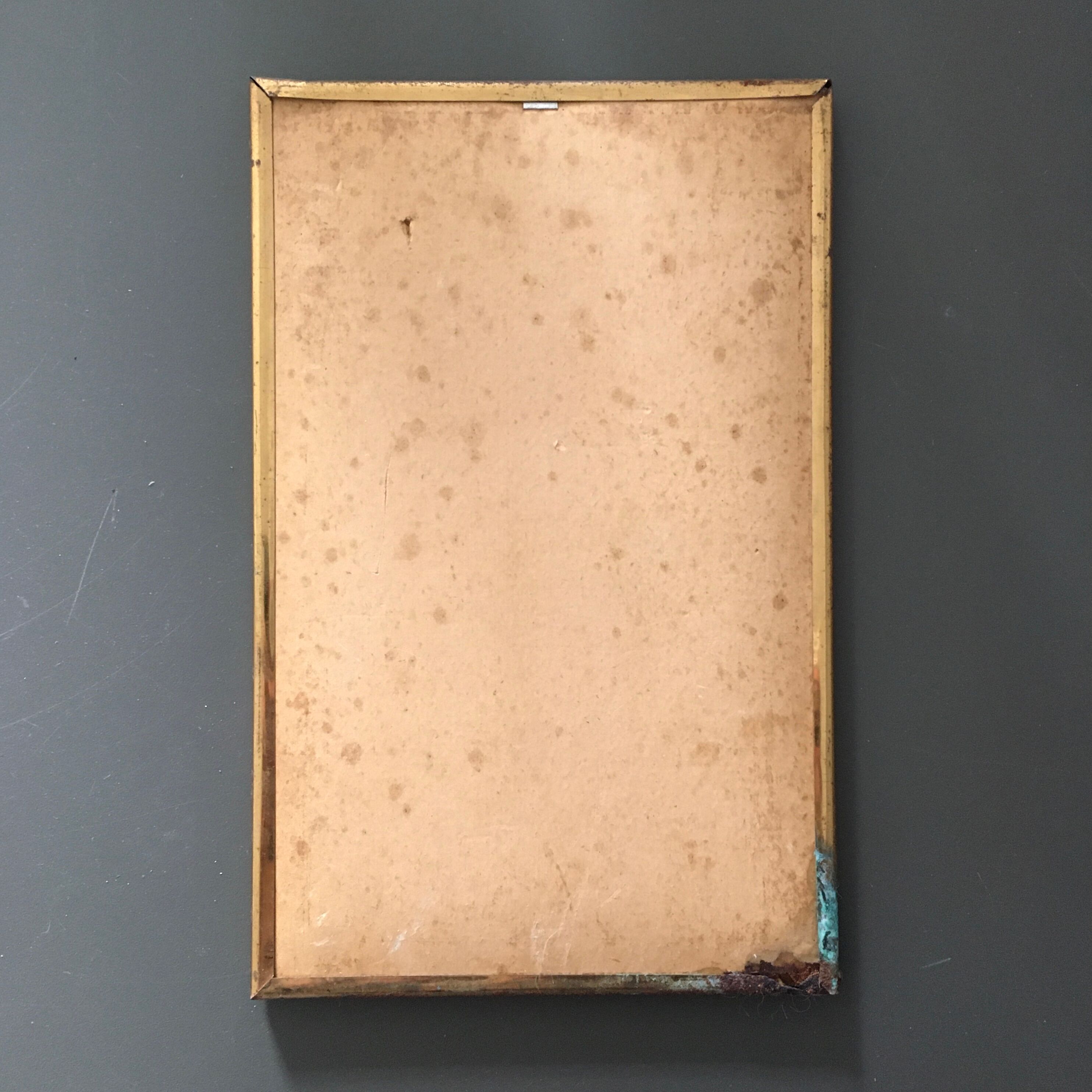 Illustration brass frame box