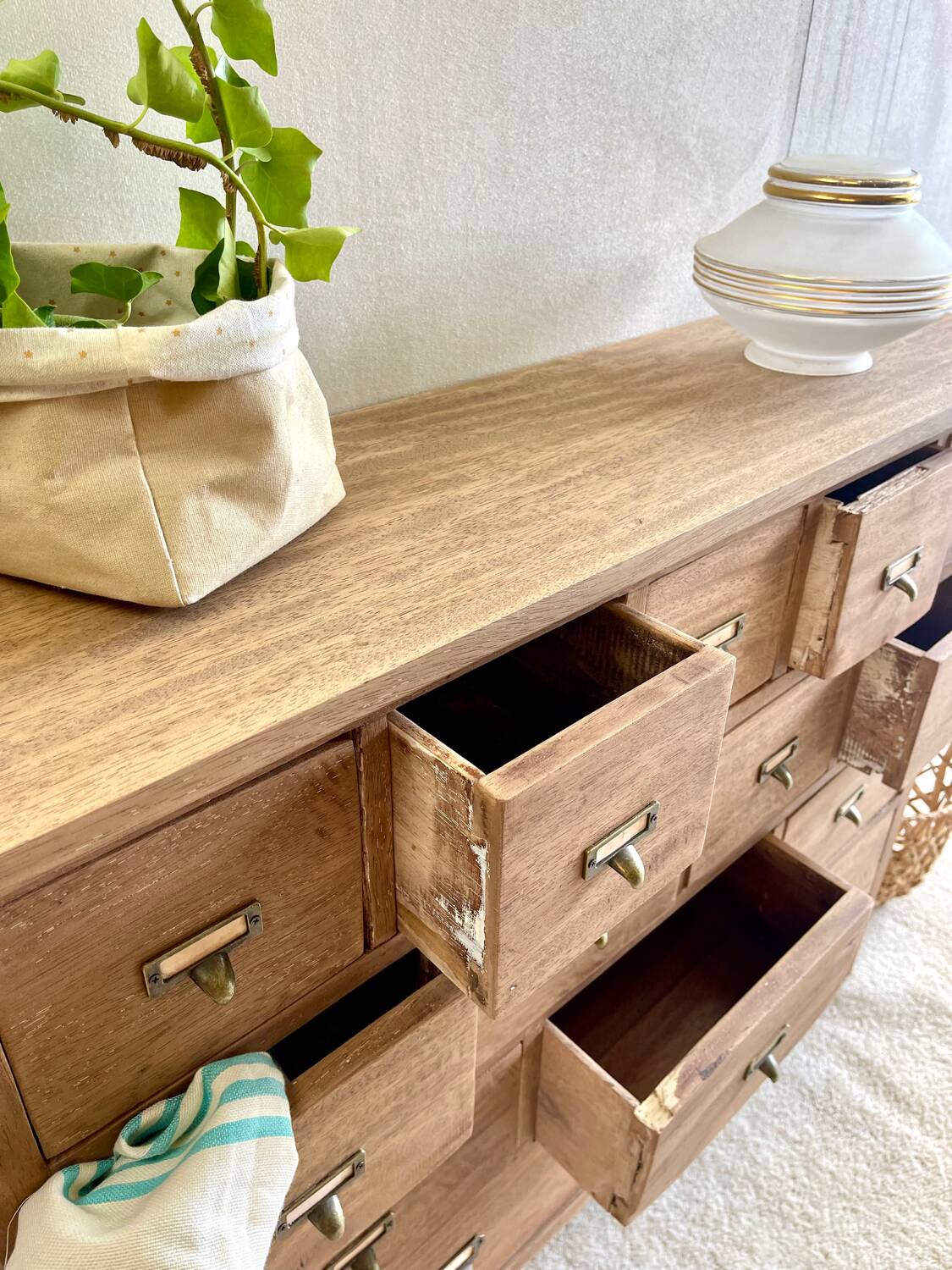 Console furniture trade