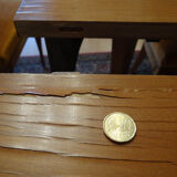 Expandable round table with 3 extension cords