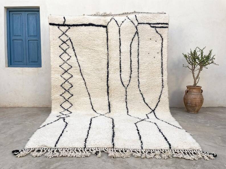 Ecru Moroccan rug with geometric patterns 200cm x 300cm