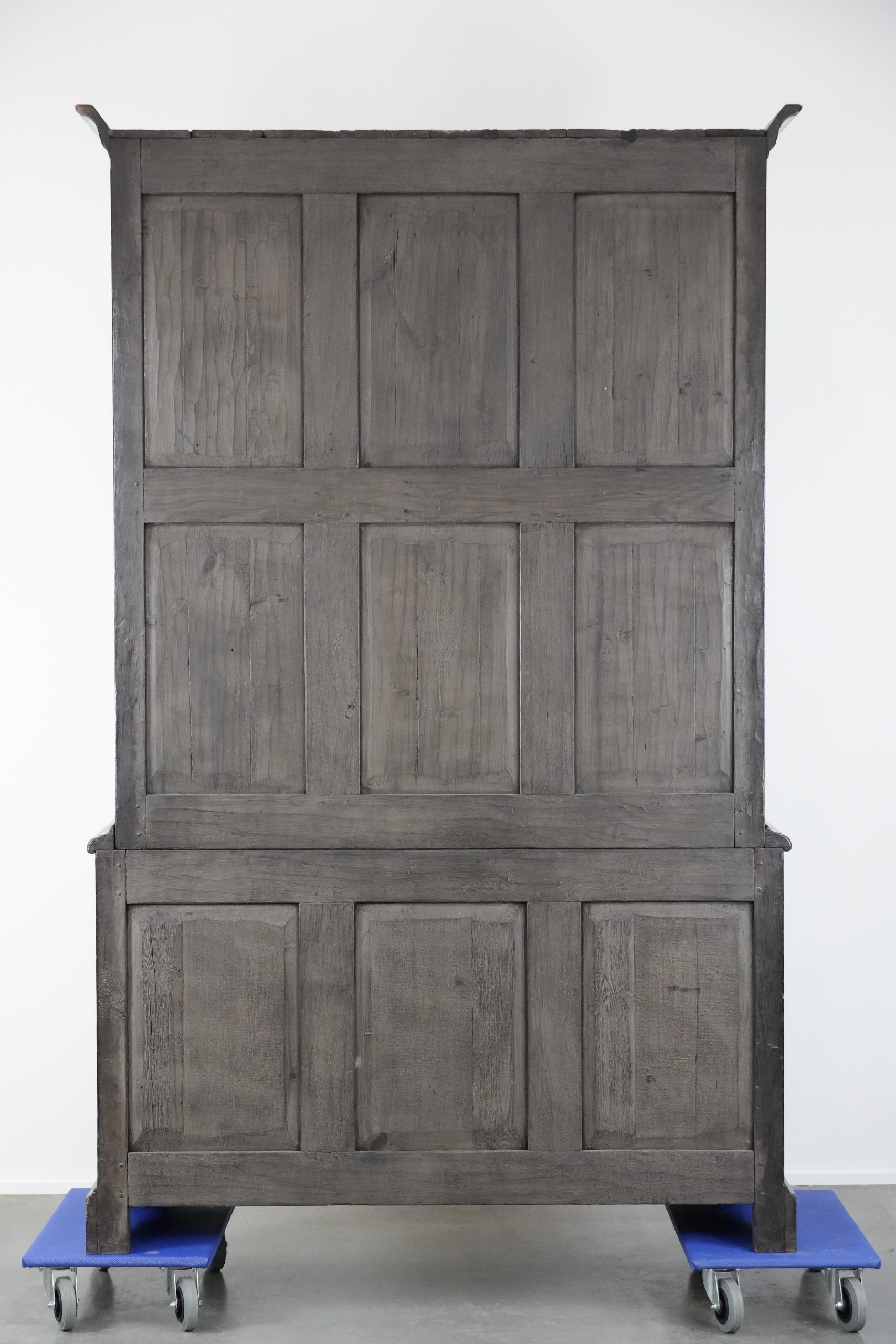 Armoire/ buffet anglais du XVIIIe siècle en chêne.