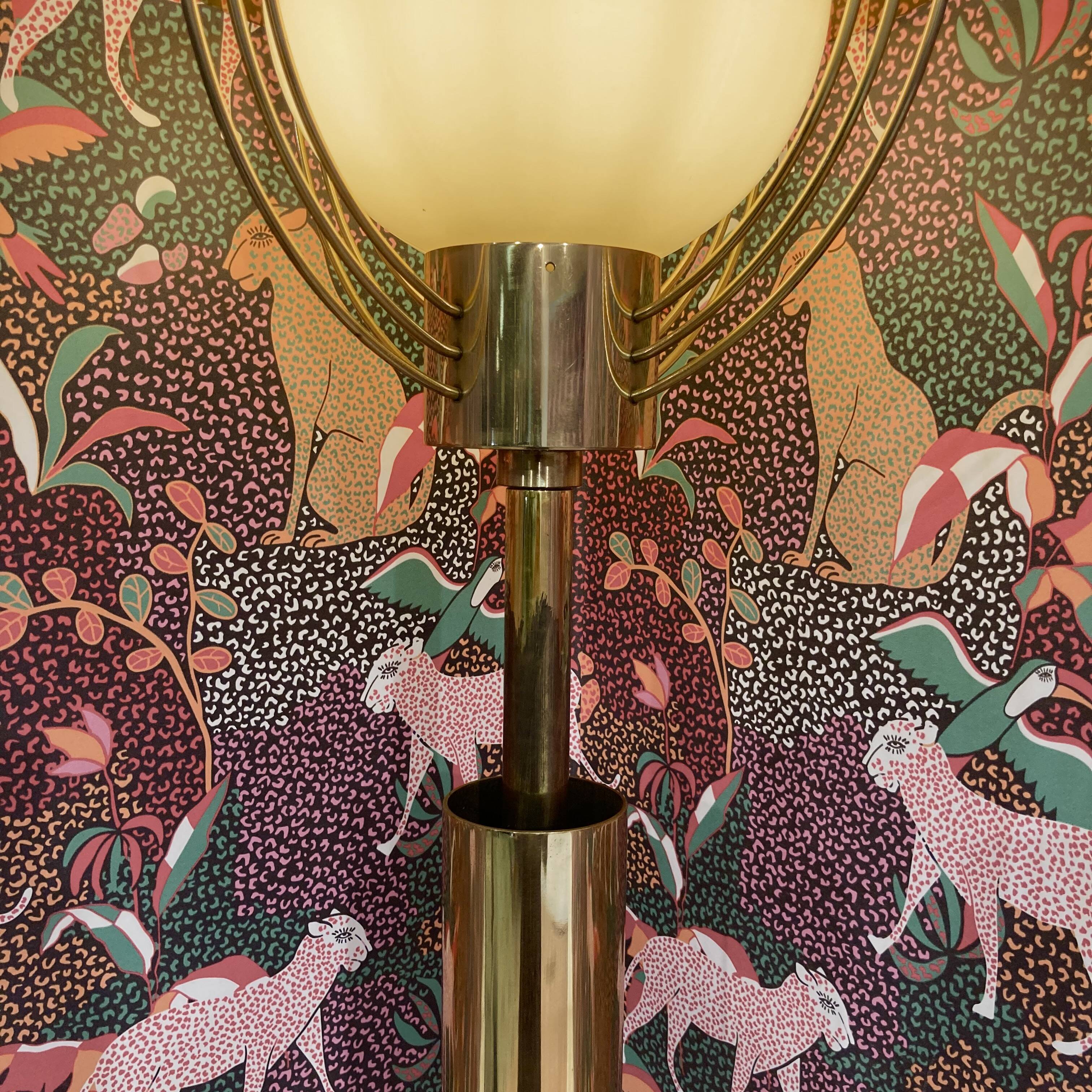 Lampadaire Américain verre et métal 200 cm design 1950.