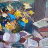 Bouquet and bust table