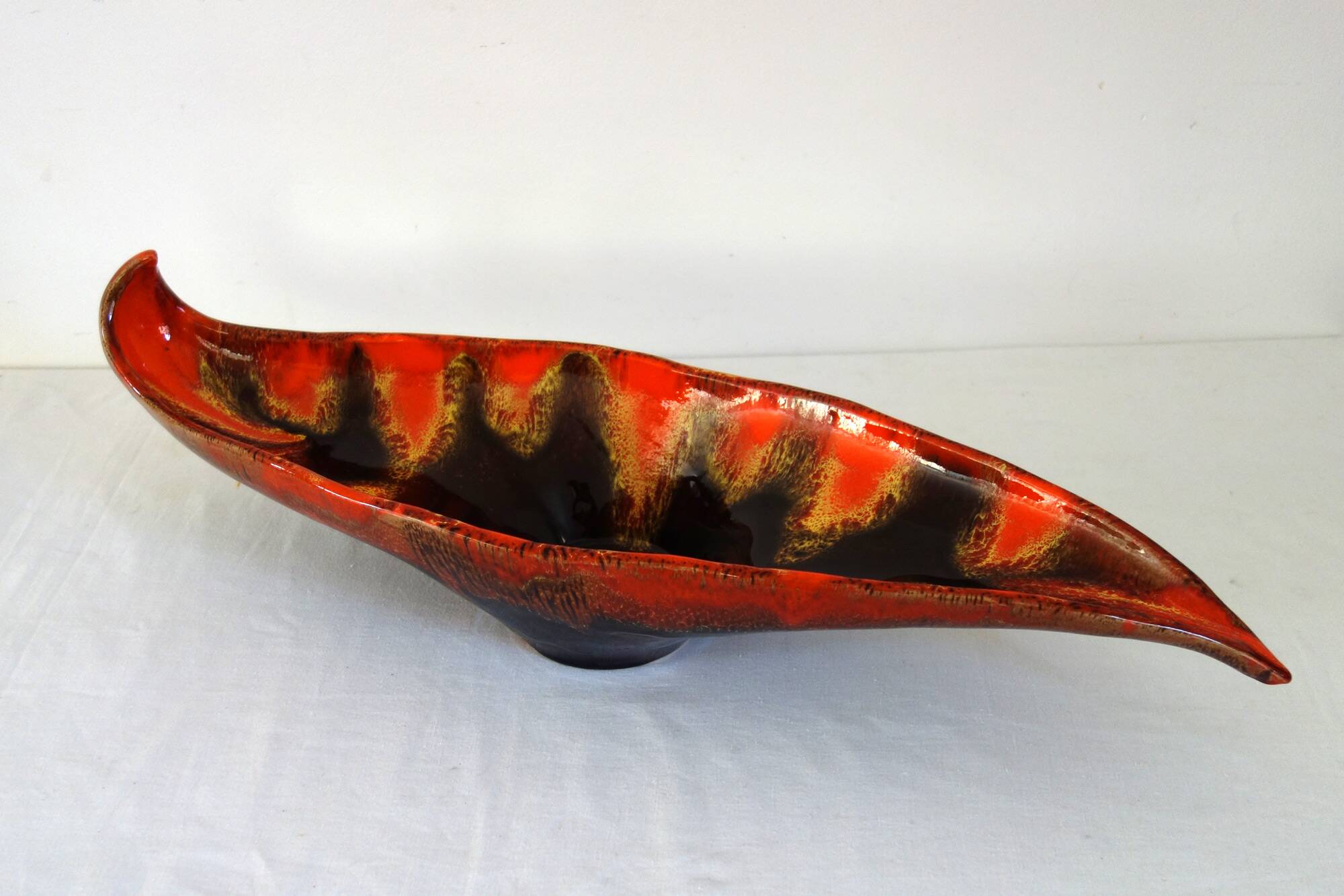 Huge fruit bowl signed Luc, Vallauris, 1950s/1960s