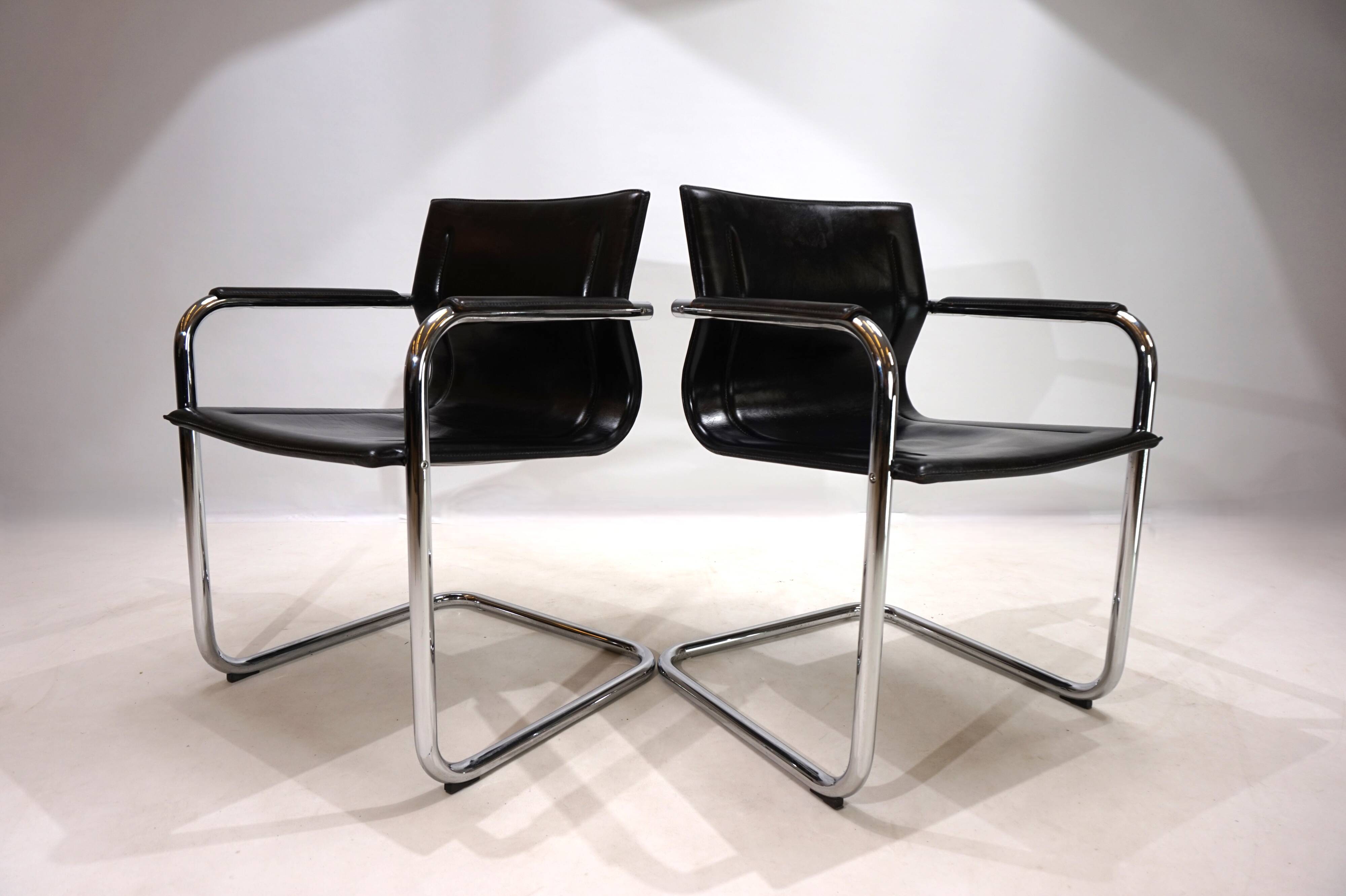 2 leather and chrome metal armchairs Matteo Grassi, 1970