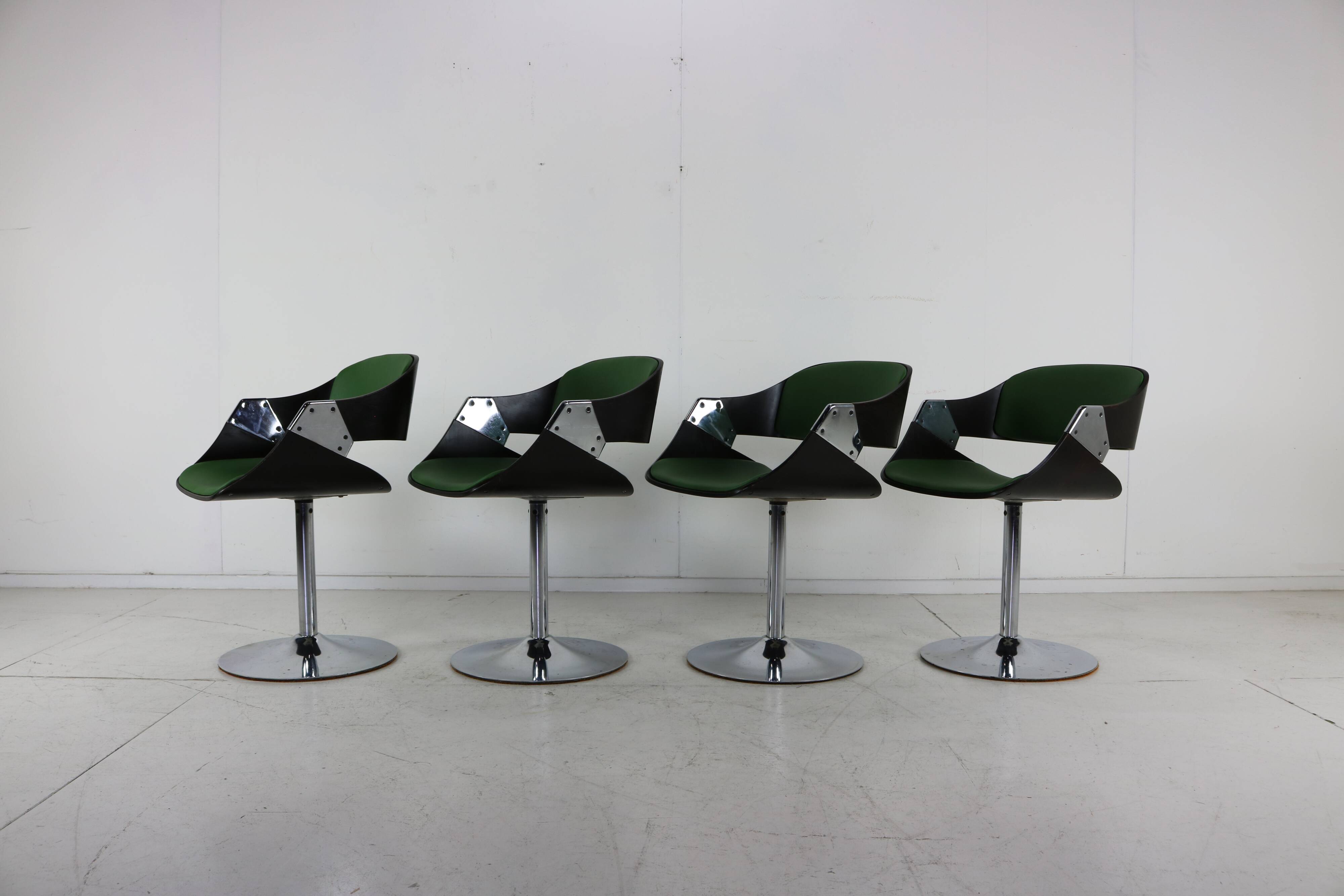Quatre chaises de salle à manger design belge de l’ère spatiale par Rudi Verelst pour Novalux