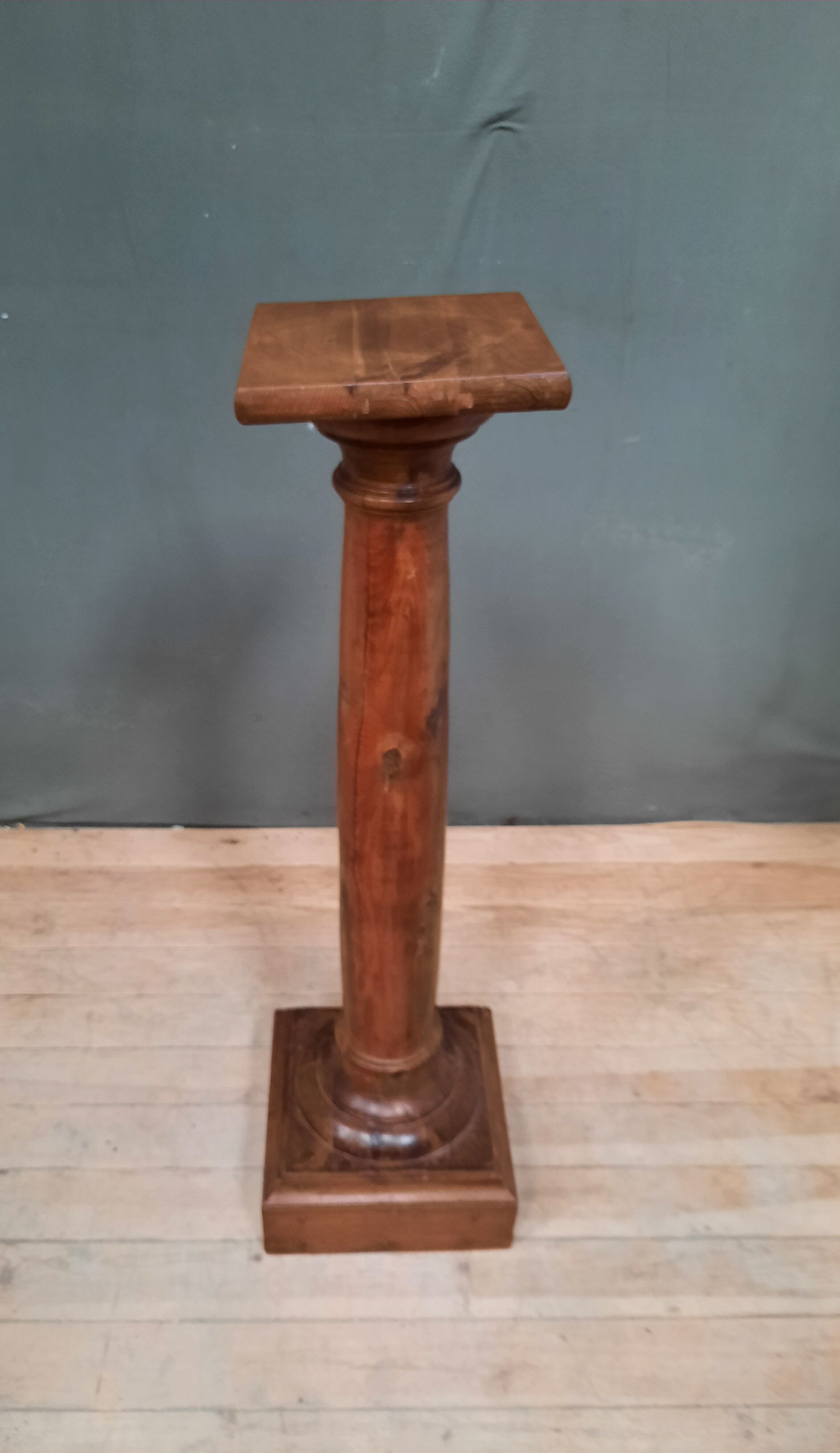 Cylindrical selette in solid wood