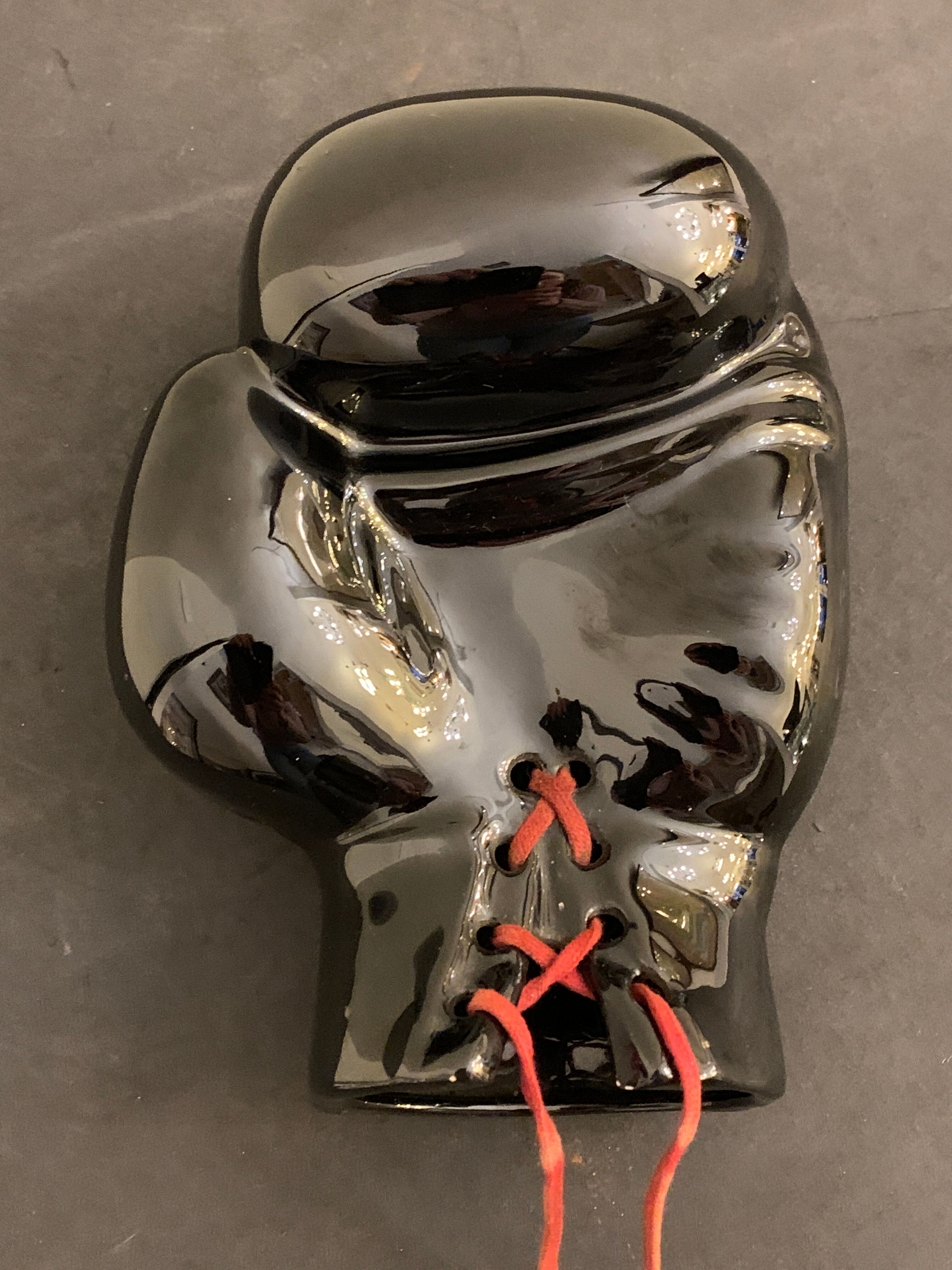 Ashtray or empty pocket in black ceramic, boxing glove JC. Peire, 1970