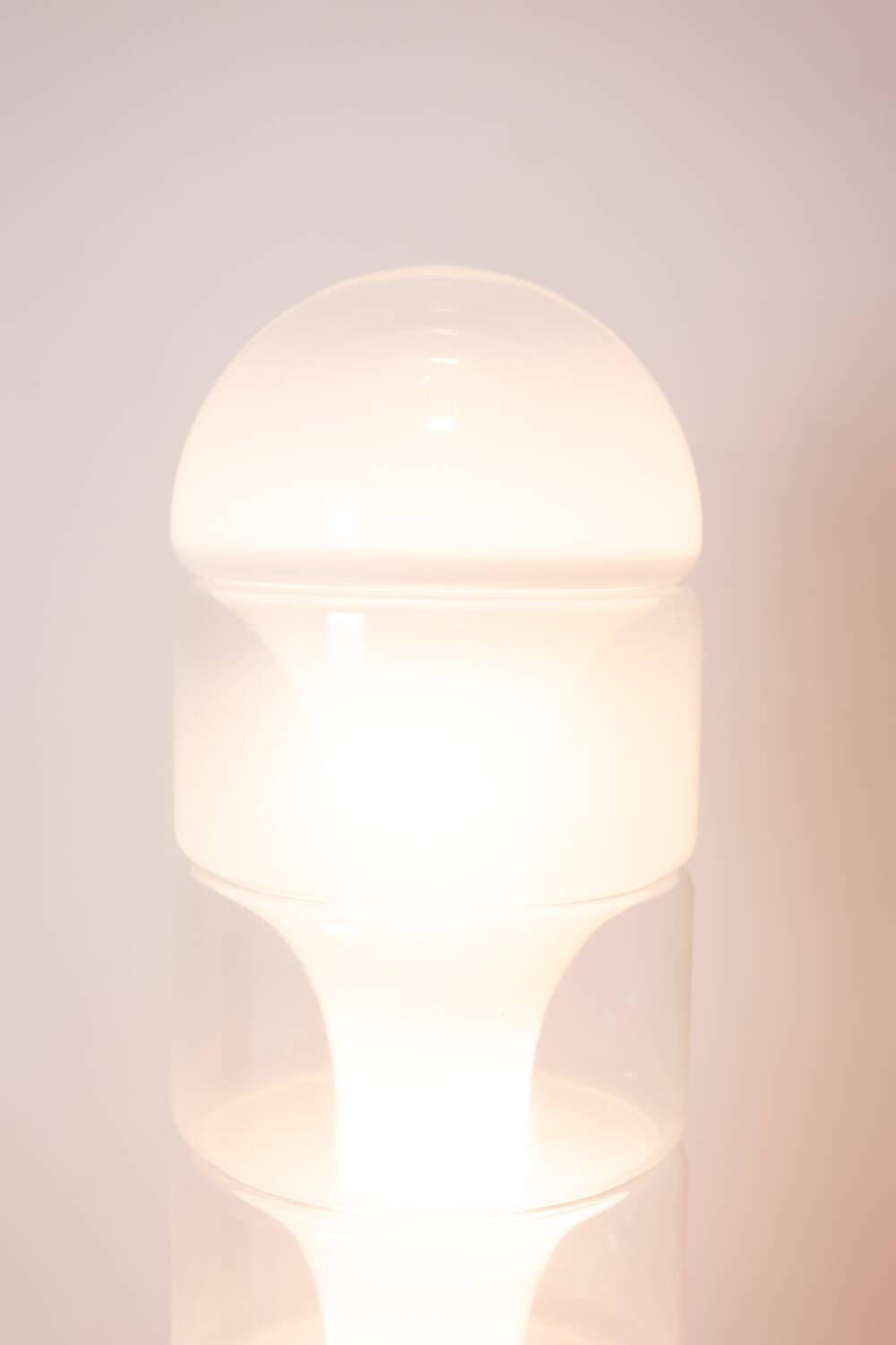Carlo Nason. "Column" floor lamp in opalescent glass. 1970s/80s.