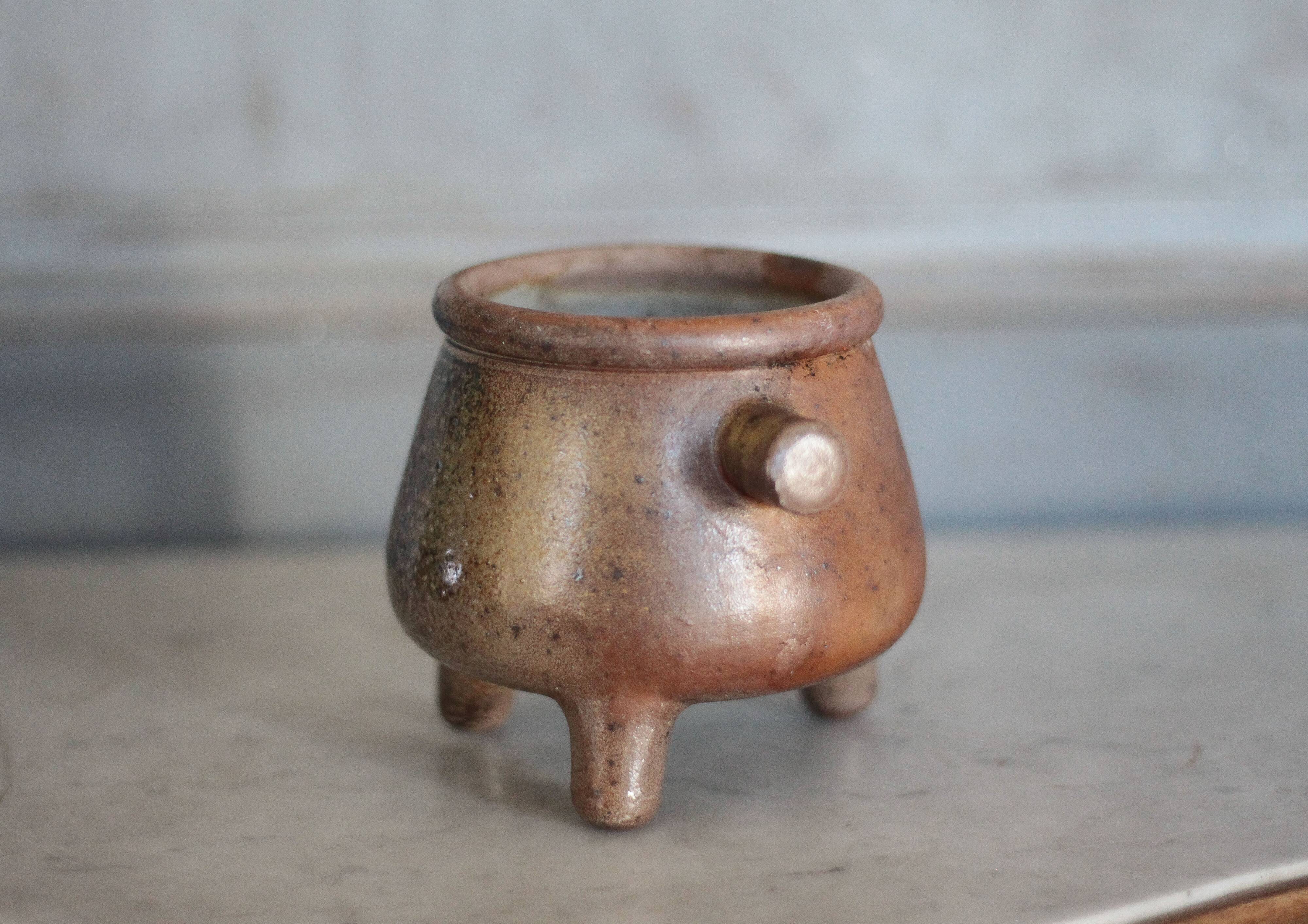 Vintage tripod stoneware pot, stoneware pan, plant pot, interior decoration