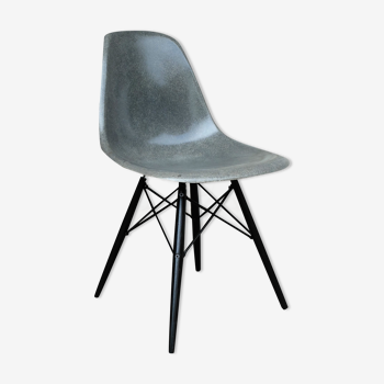 DSW Charles & Ray Eames Chair for Herman Miller Grey Elephant Grey Dowel