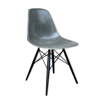 DSW Charles & Ray Eames Chair for Herman Miller Grey Elephant Grey Dowel